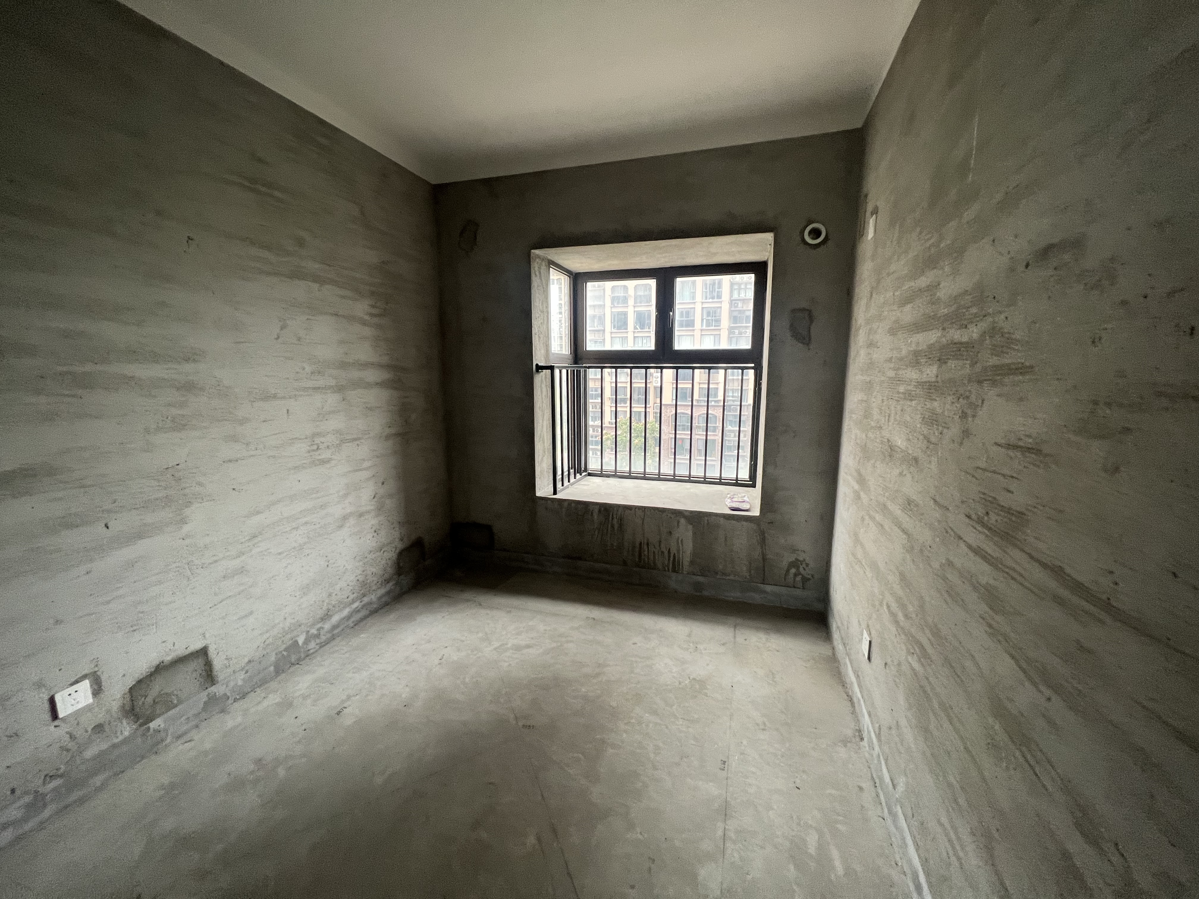华强城四期 4室2厅2卫 142.14m&sup2;