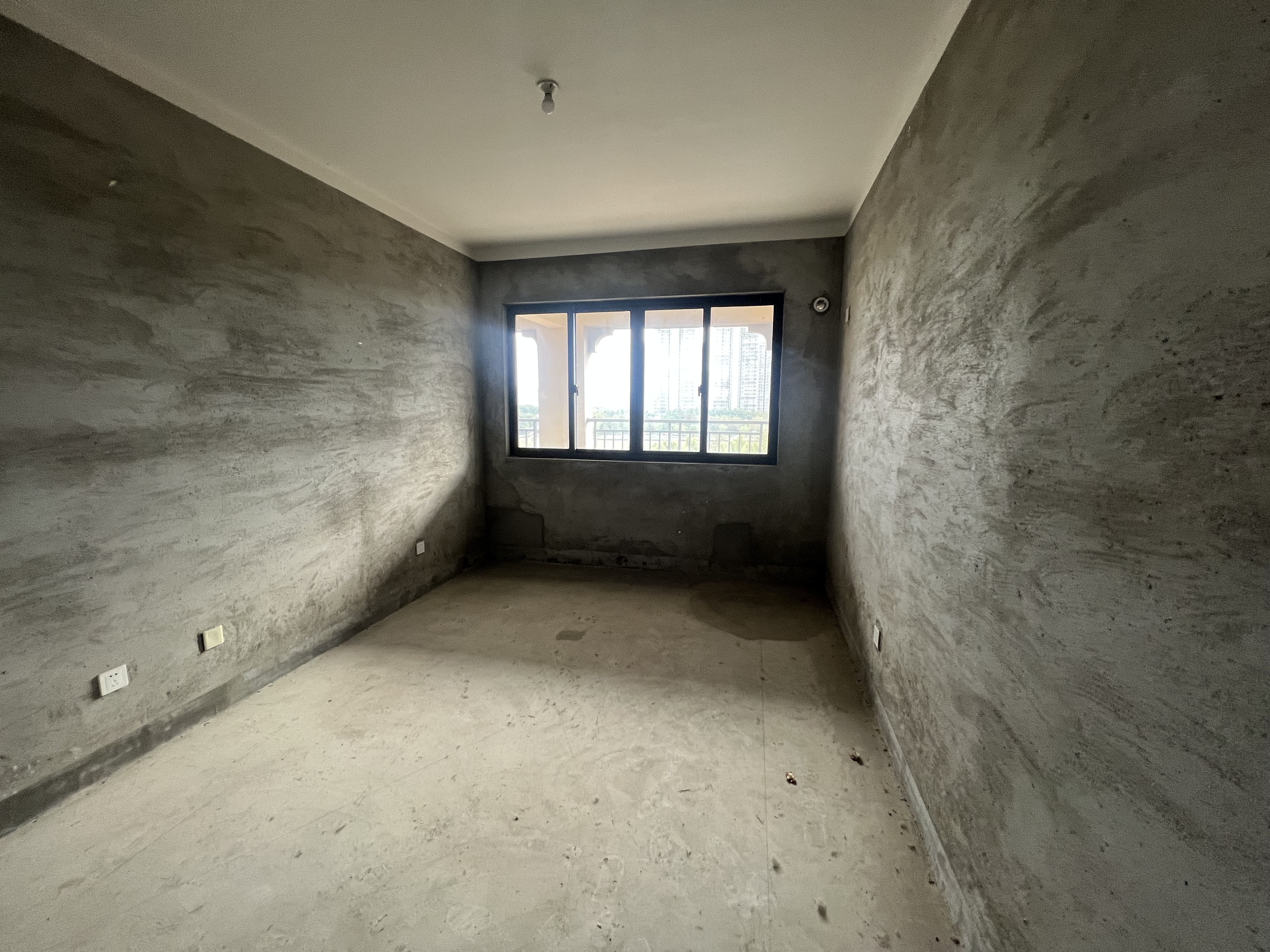 华强城四期 4室2厅2卫 142.14m&sup2;
