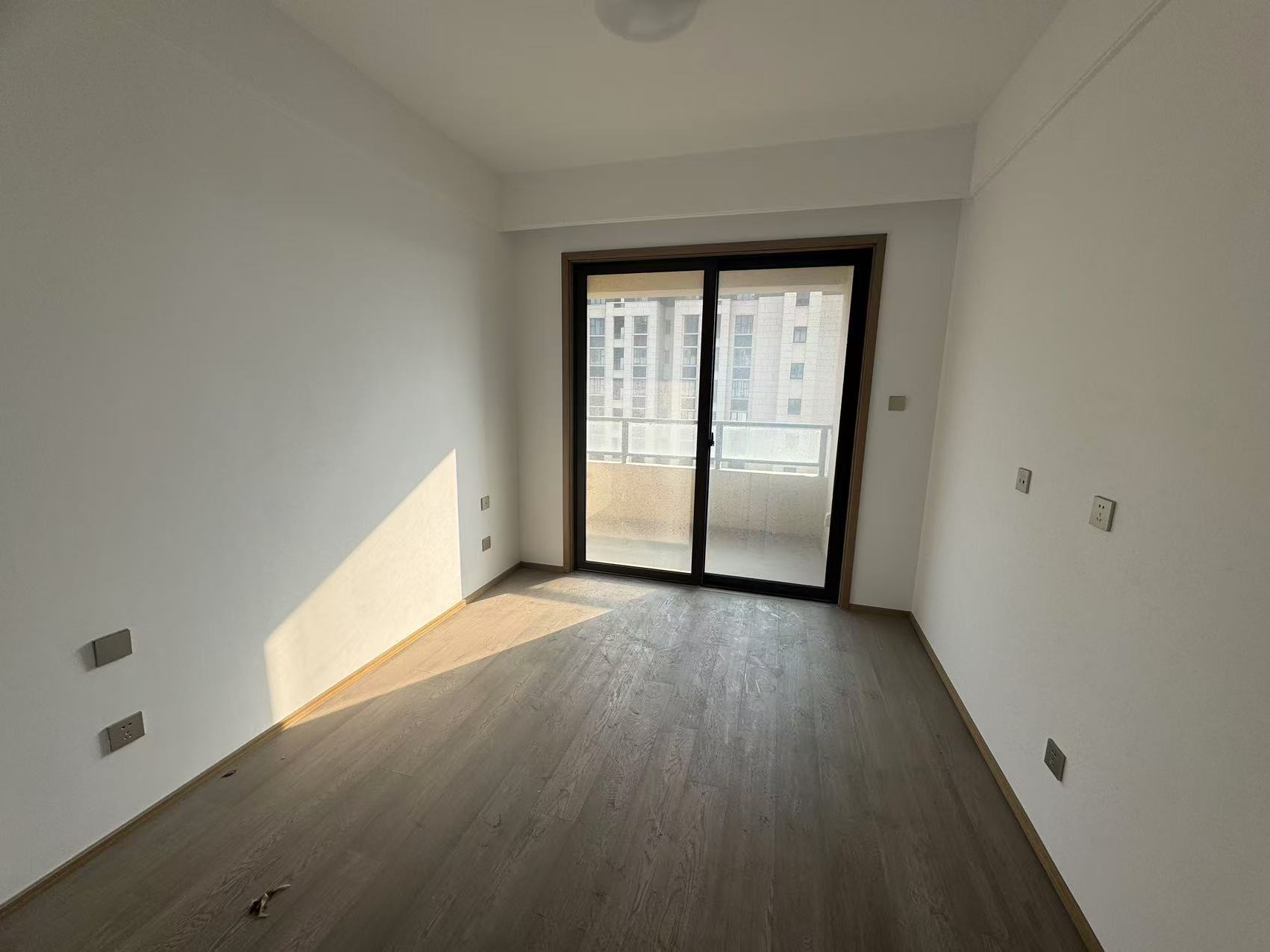 珑府 3室2厅2卫 126m&sup2;