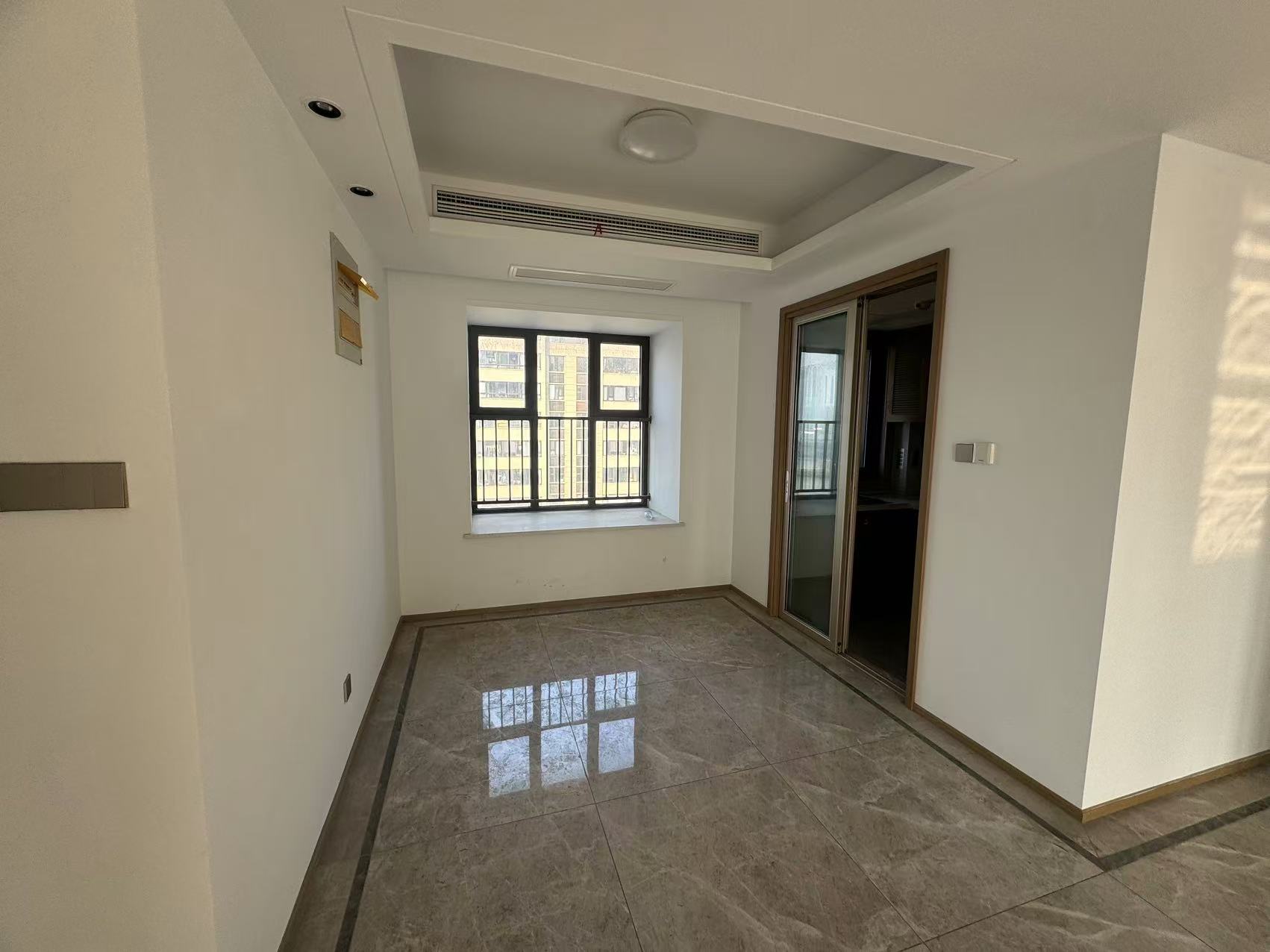珑府 3室2厅2卫 126m²
