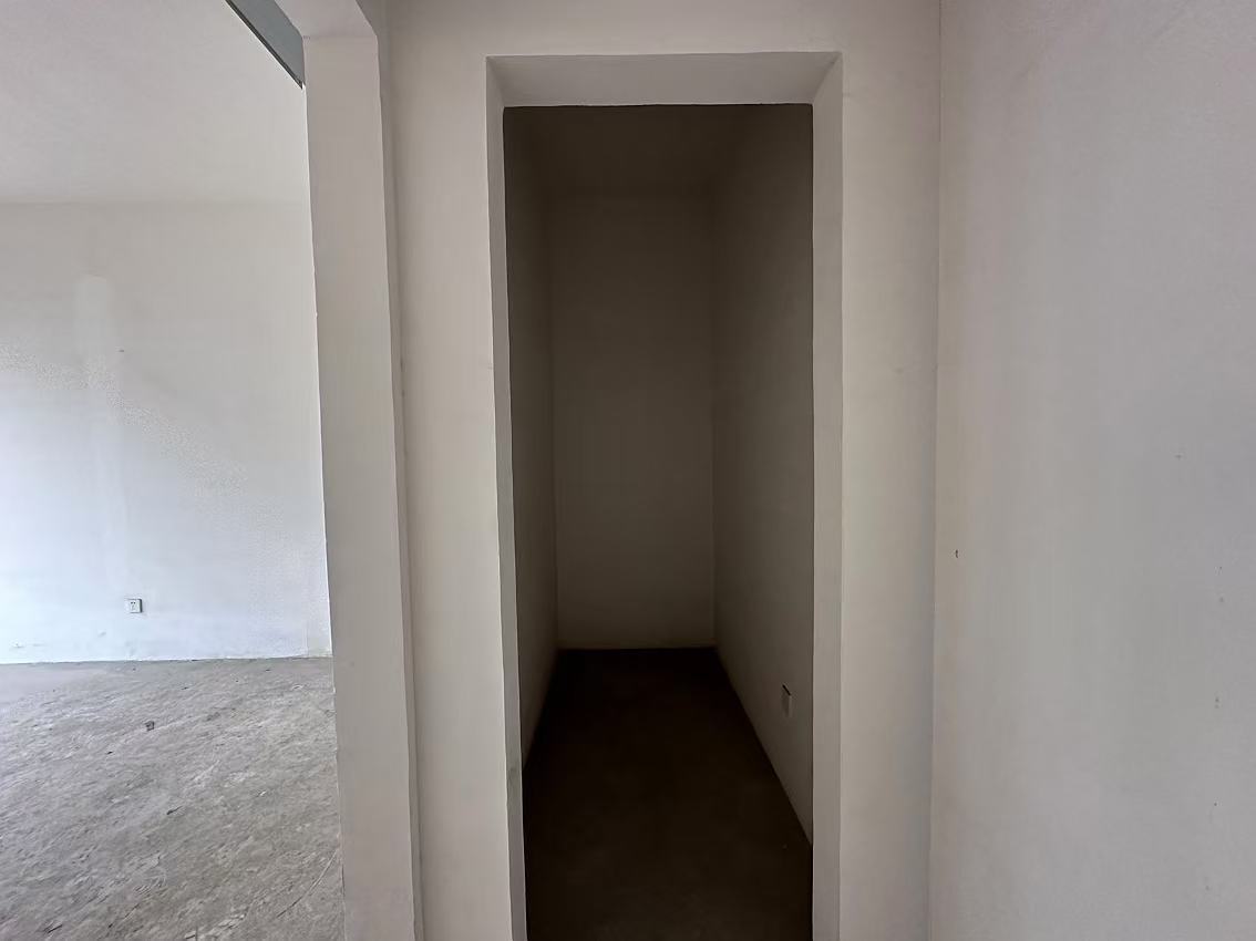 军山花园 4室2厅2卫 268.00m&sup2;