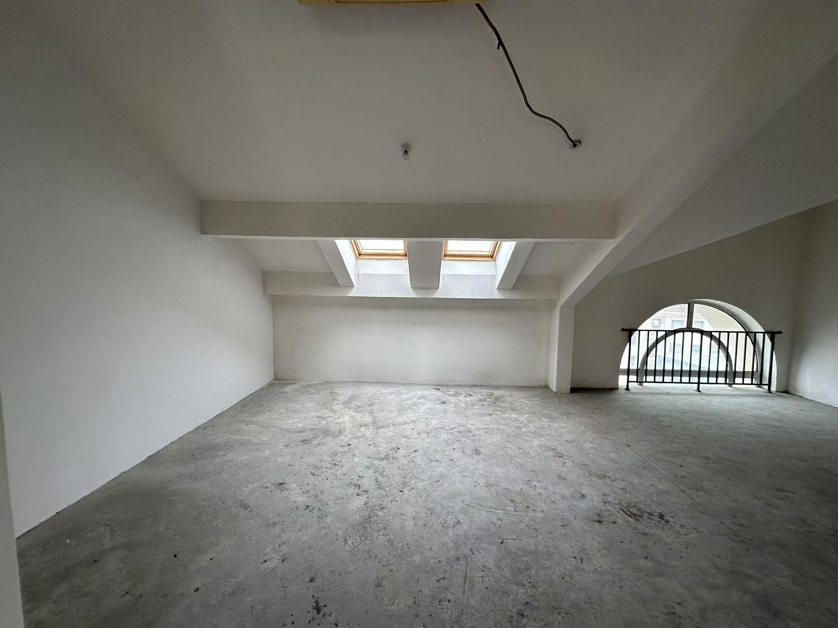 军山花园 4室2厅2卫 268.00m&sup2;