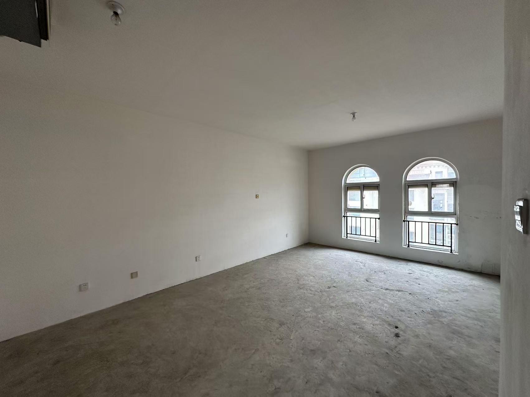 军山花园 4室2厅2卫 268.00m&sup2;
