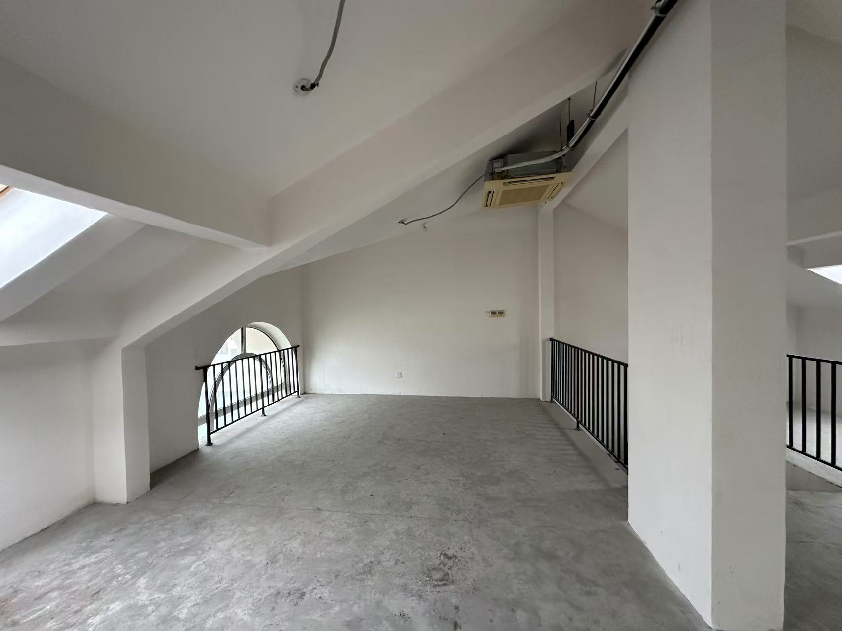 军山花园 4室2厅2卫 268.00m&sup2;