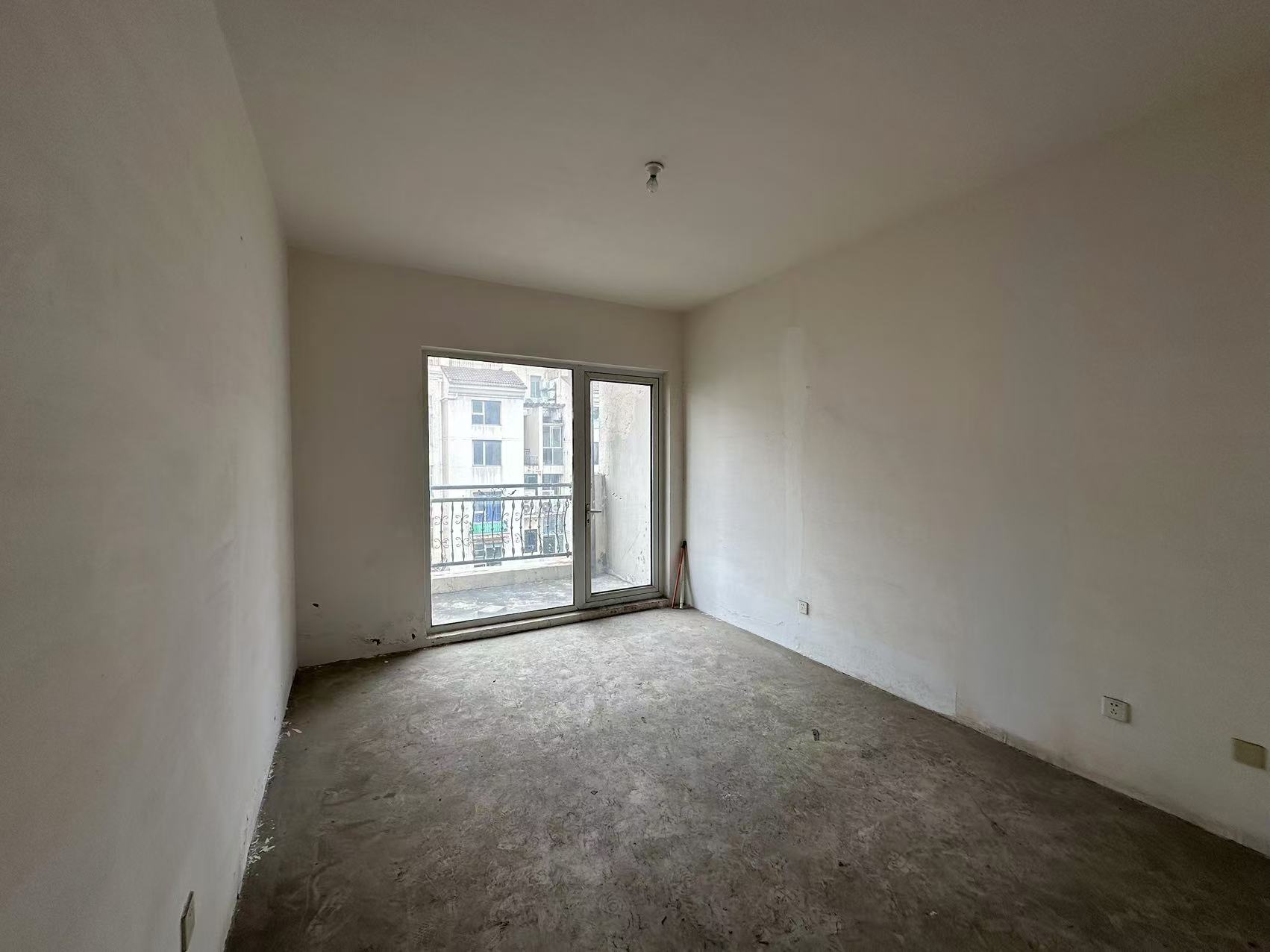军山花园 4室2厅2卫 268.00m&sup2;