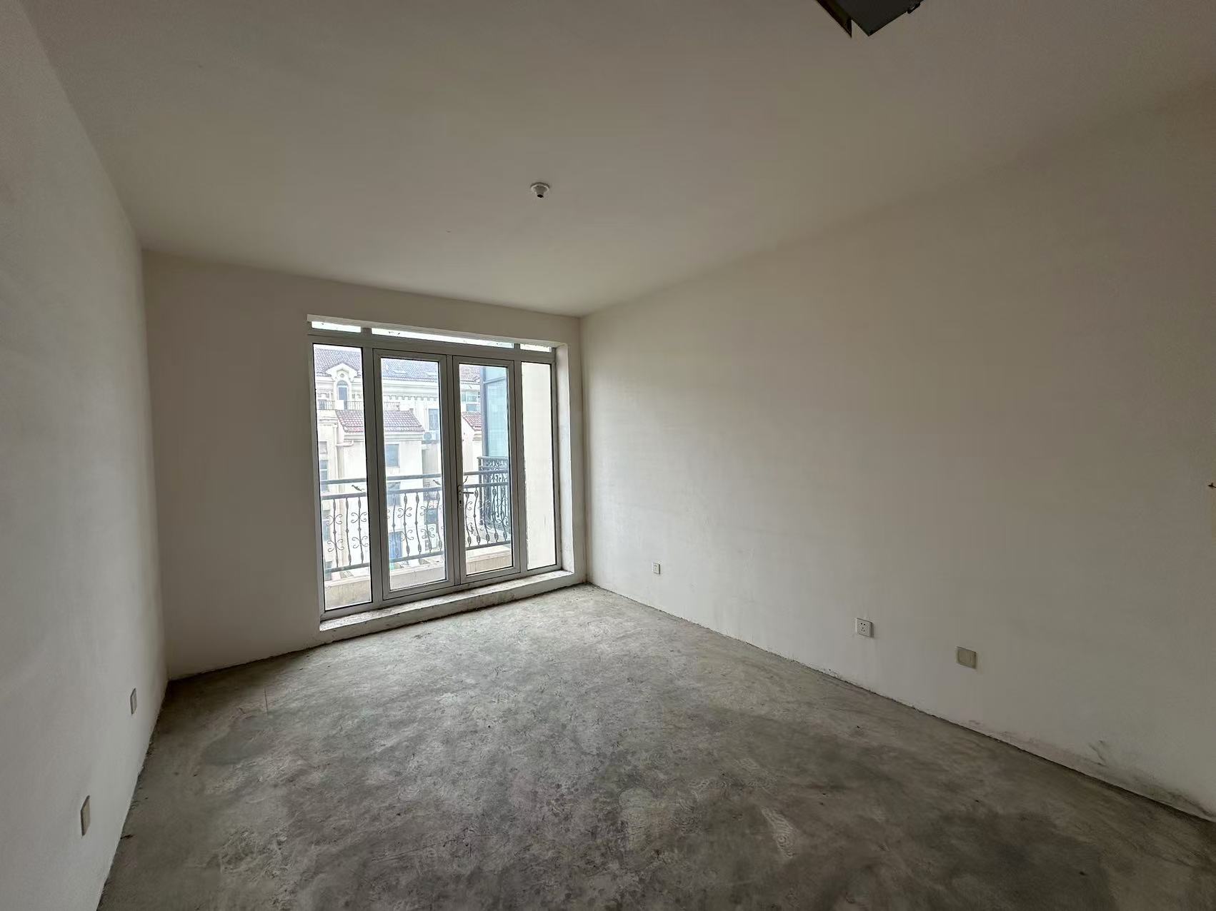军山花园 4室2厅2卫 268.00m&sup2;