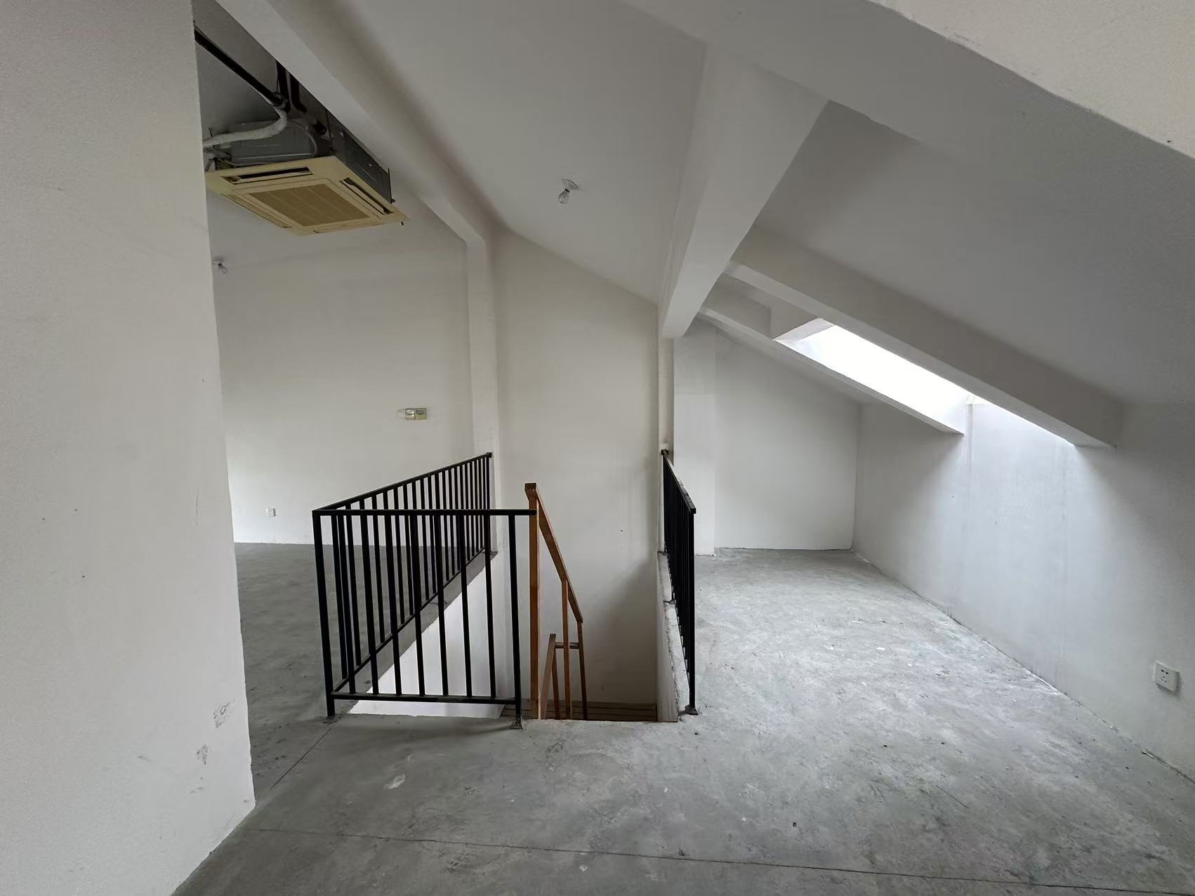 军山花园 4室2厅2卫 268.00m&sup2;
