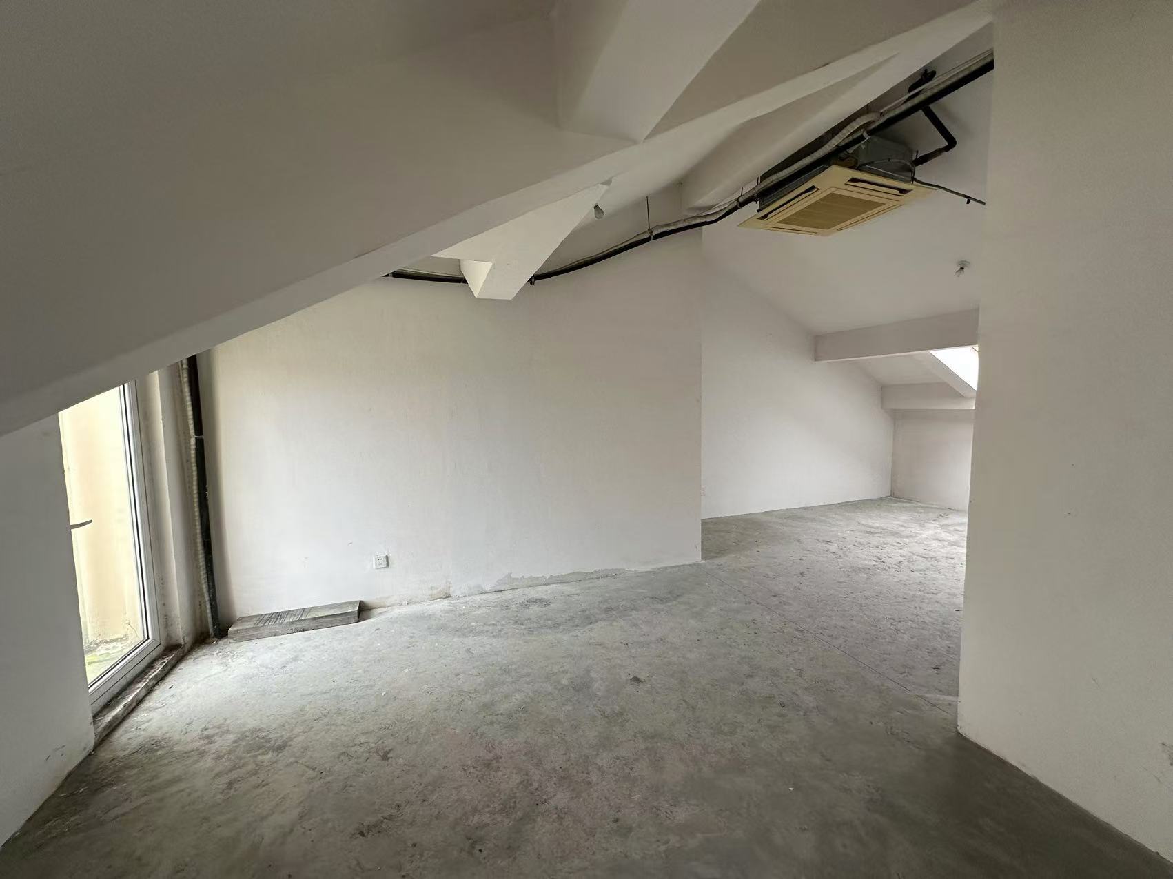 军山花园 4室2厅2卫 268.00m&sup2;