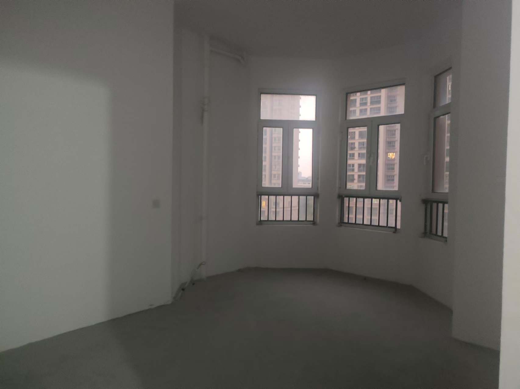 中南世纪花城三期 4室2厅4卫 275.37m&sup2;