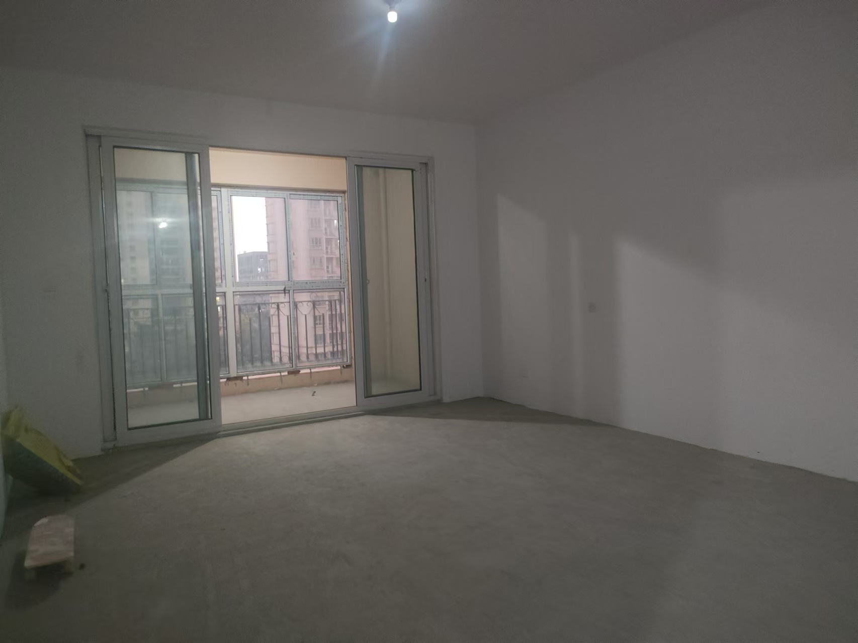 中南世纪花城三期 4室2厅4卫 275.37m²