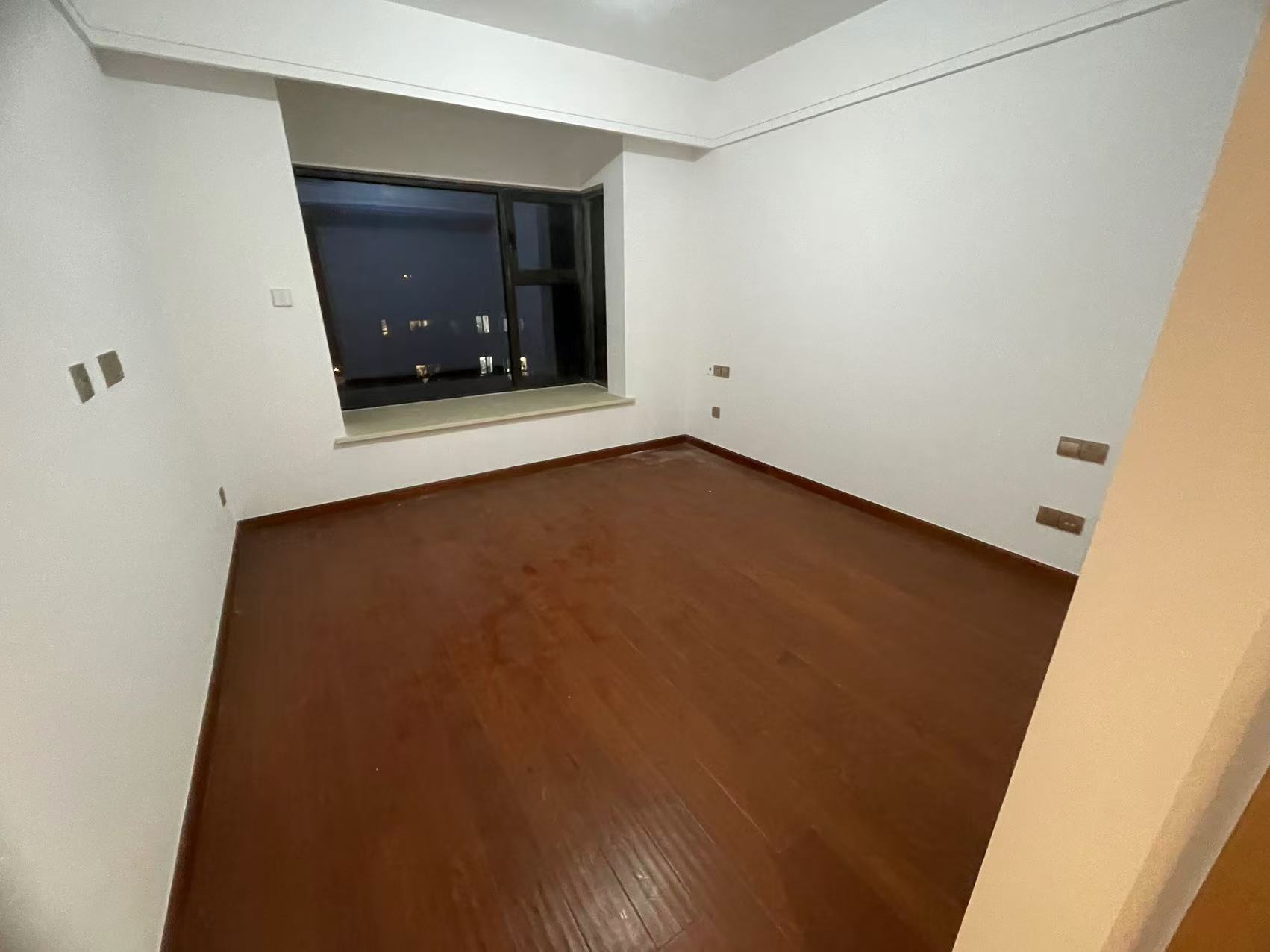 林肯公园 4室2厅2卫 123m&sup2;