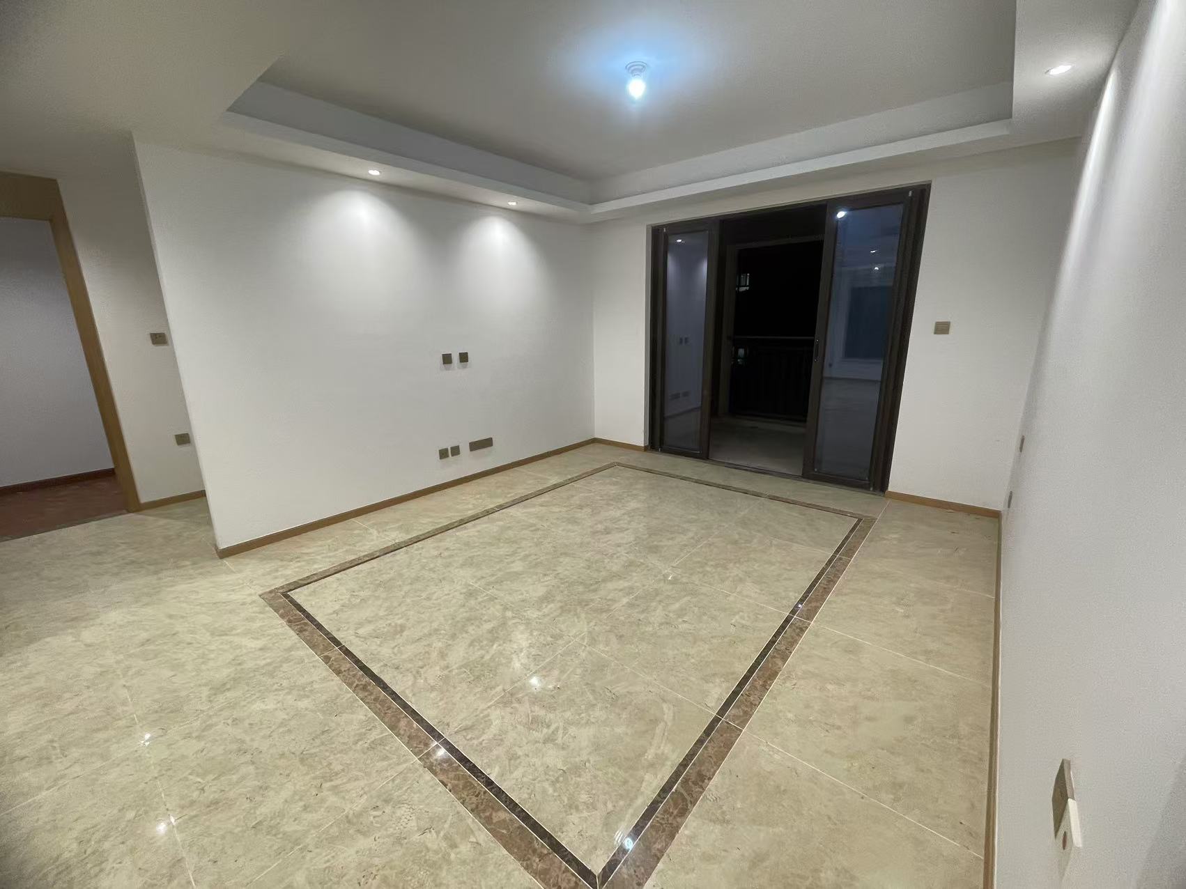 林肯公园 4室2厅2卫 123m&sup2;