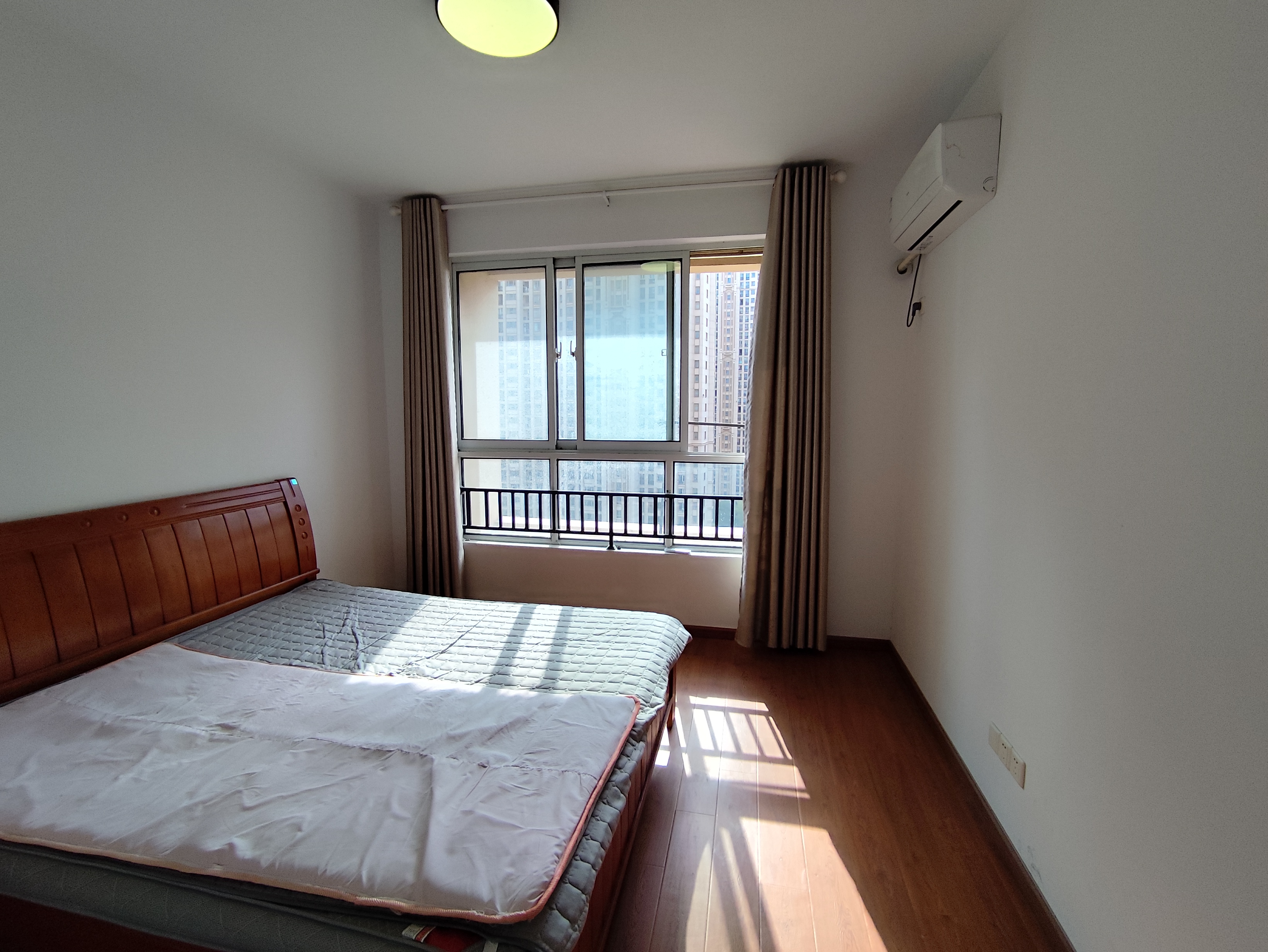 中南世纪花城二期 4室1厅1卫 128.00m²