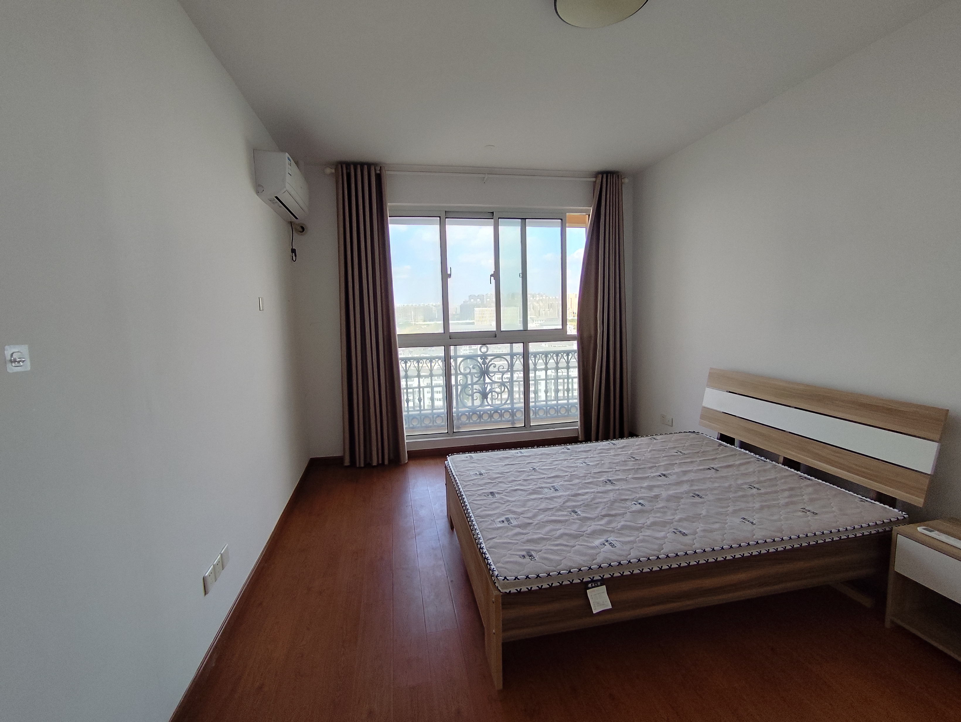 中南世纪花城二期 4室1厅1卫 128.00m²