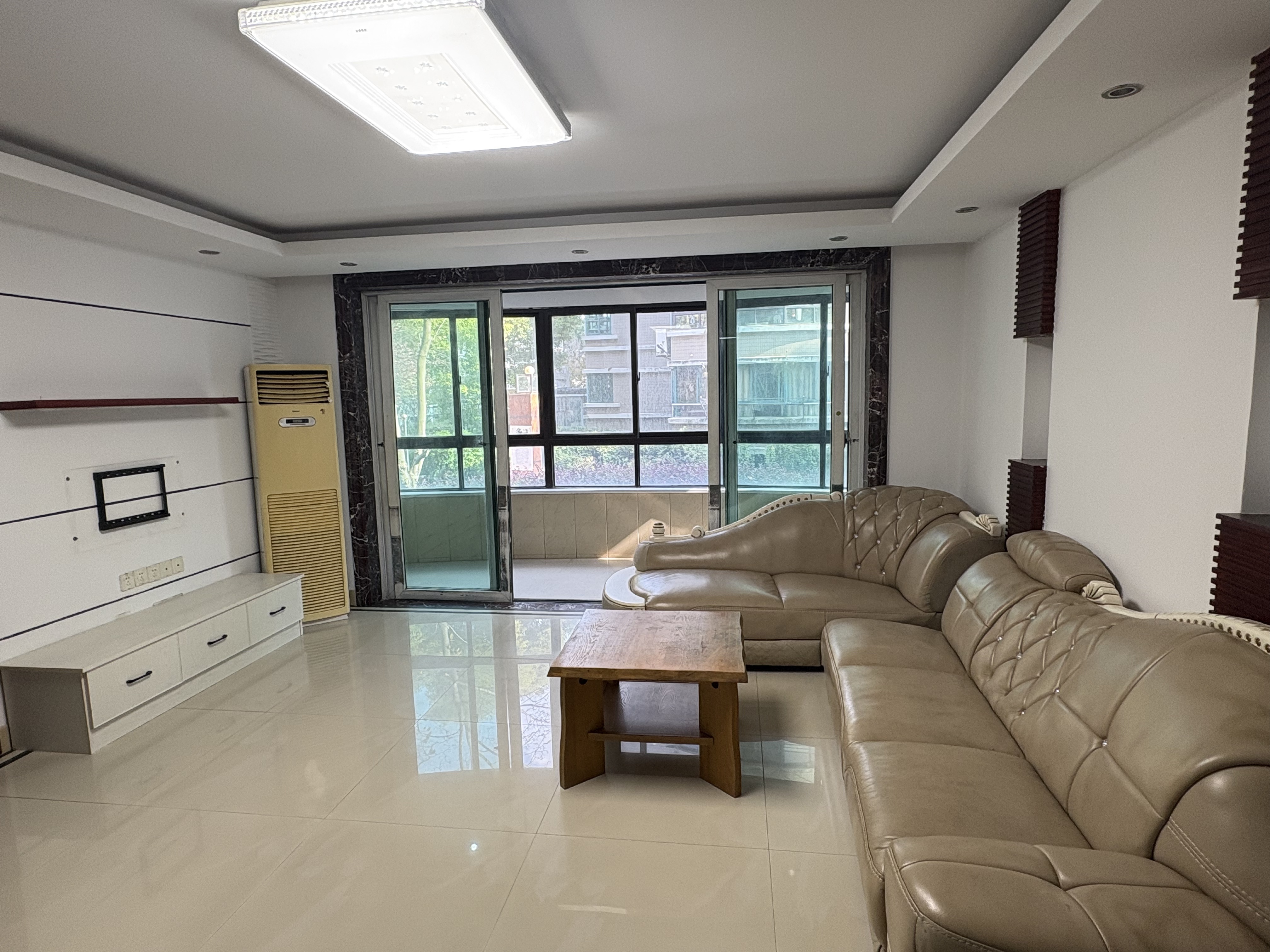 都市华城 4室2厅2卫 160.02m²