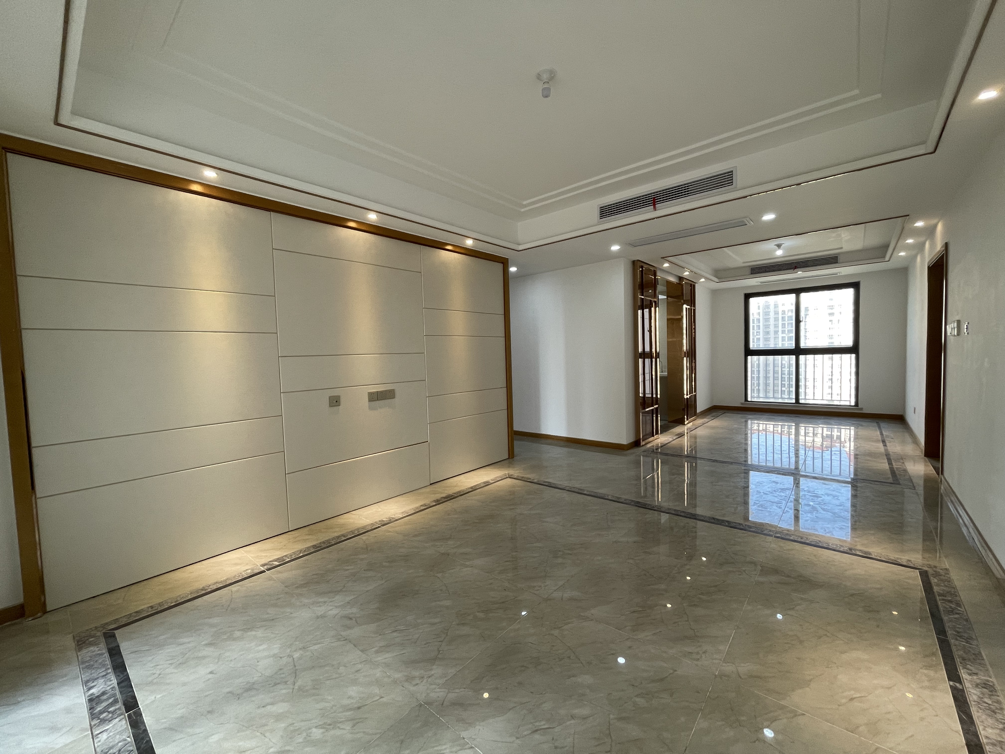 中南世纪花城三期 3室2厅2卫 129.84m²