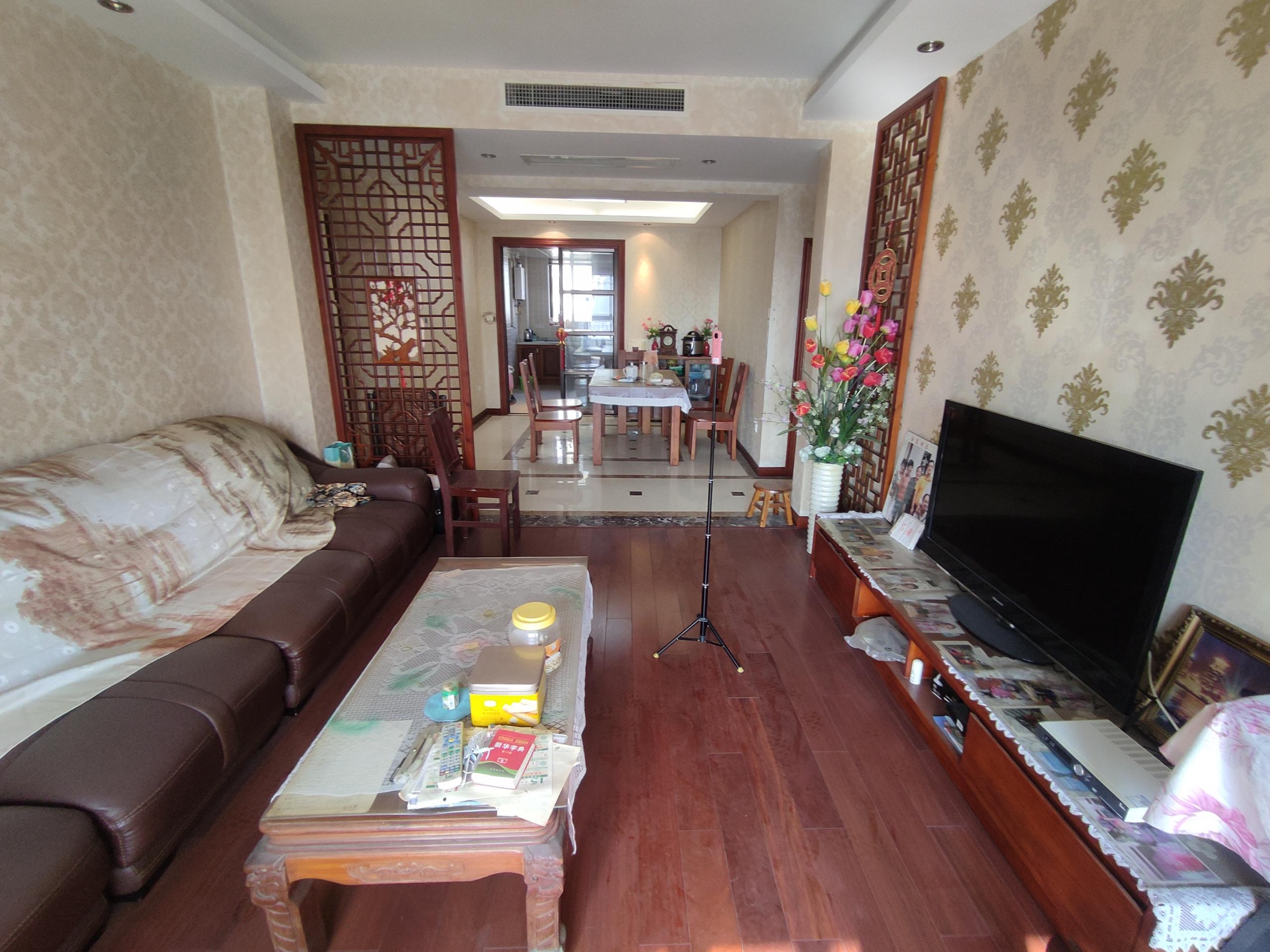 万濠华府 3室2厅2卫 140.16m²