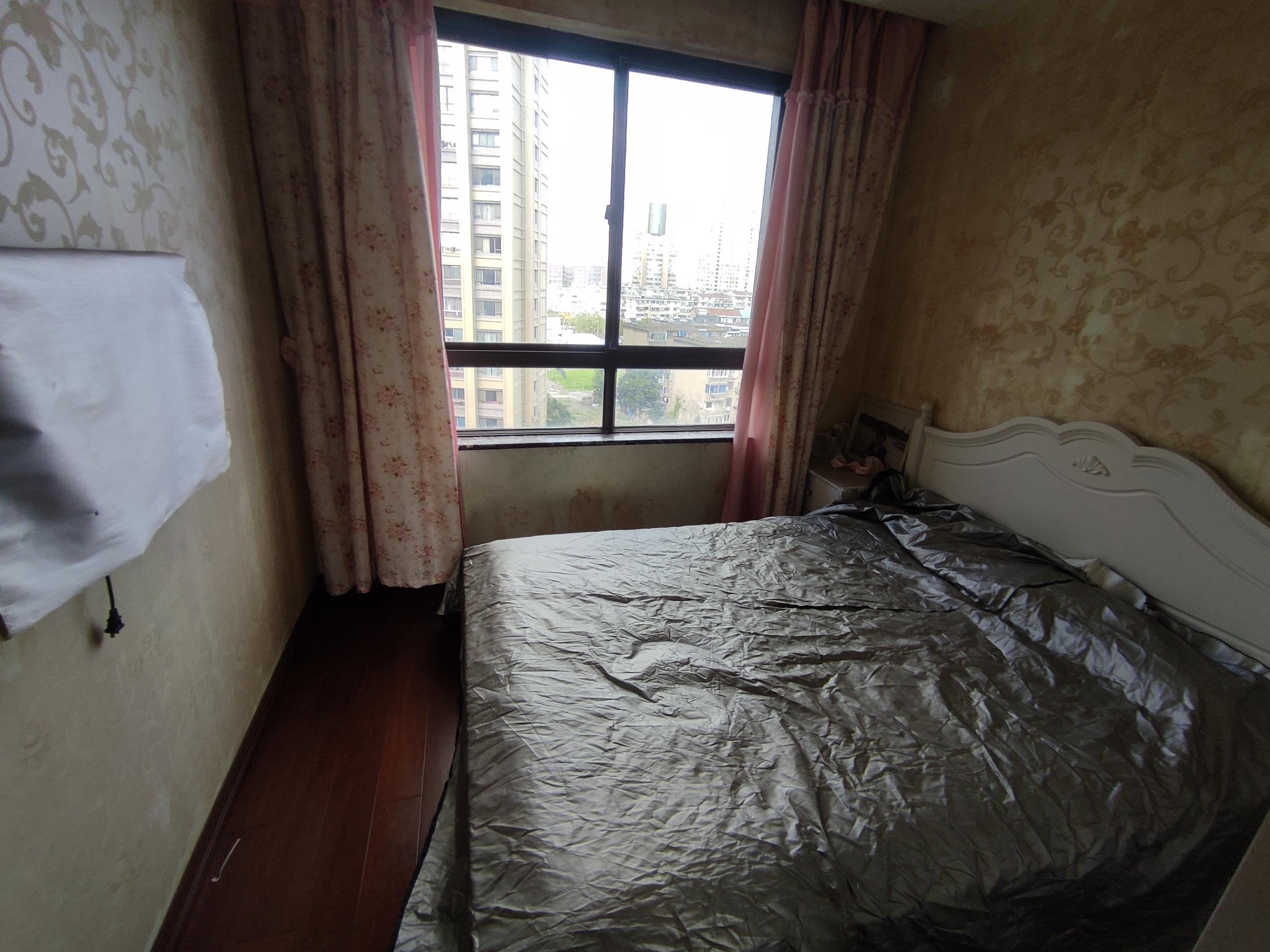 万濠华府 3室2厅2卫 140.16m²