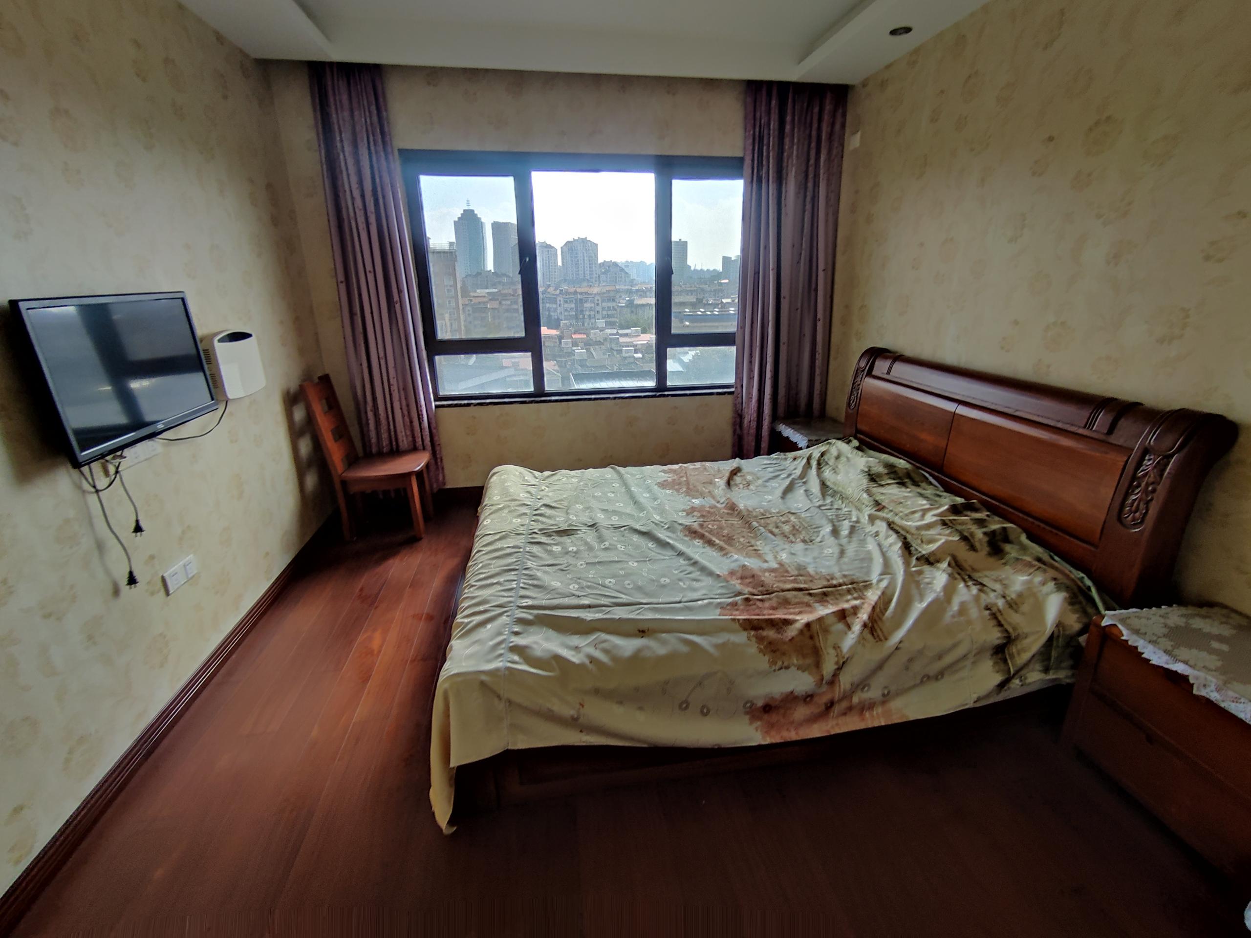 万濠华府 3室2厅2卫 140.16m²