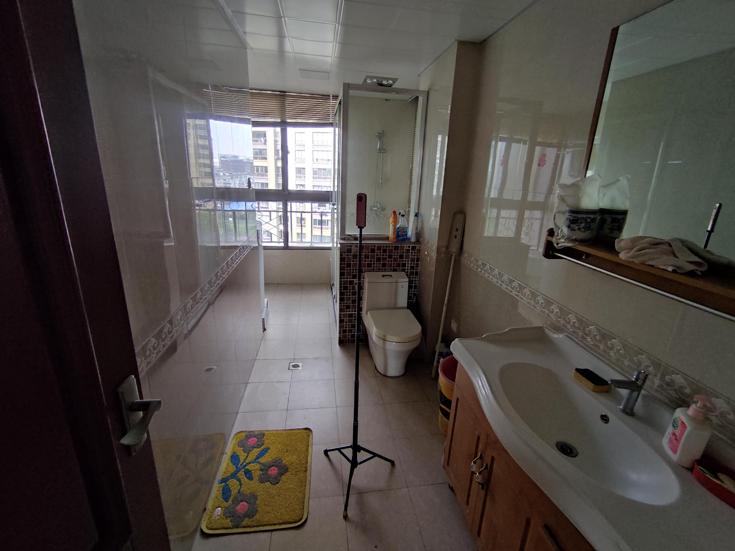 万濠华府 3室2厅2卫 140.16m²