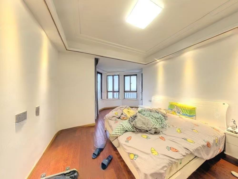 中南世纪花城三期 3室2厅2卫 132.98m&sup2;