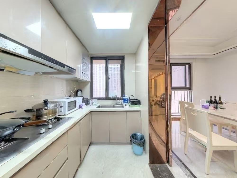 中南世纪花城三期 3室2厅2卫 132.98m&sup2;