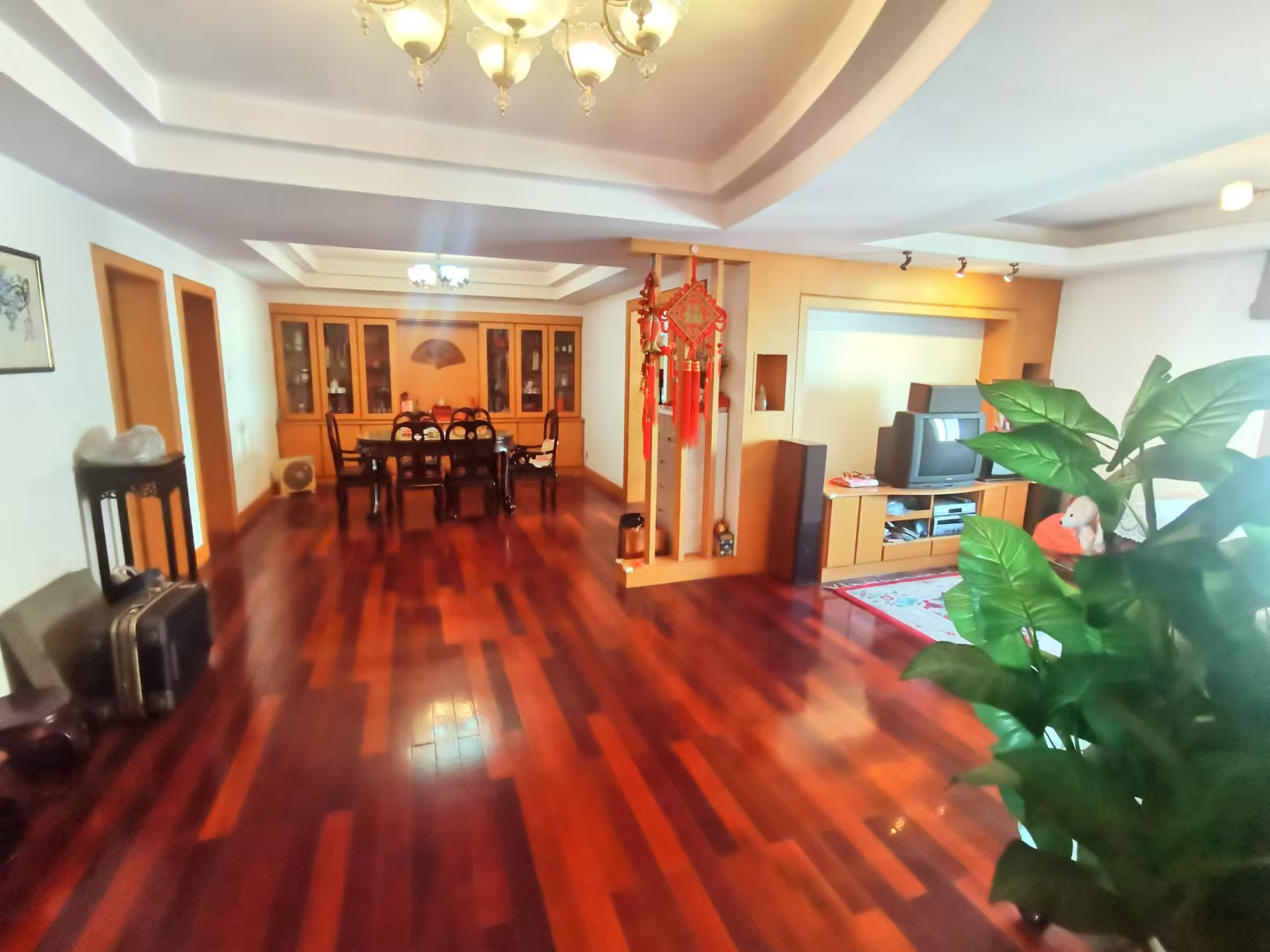 濠西园 3室2厅1卫 140m²