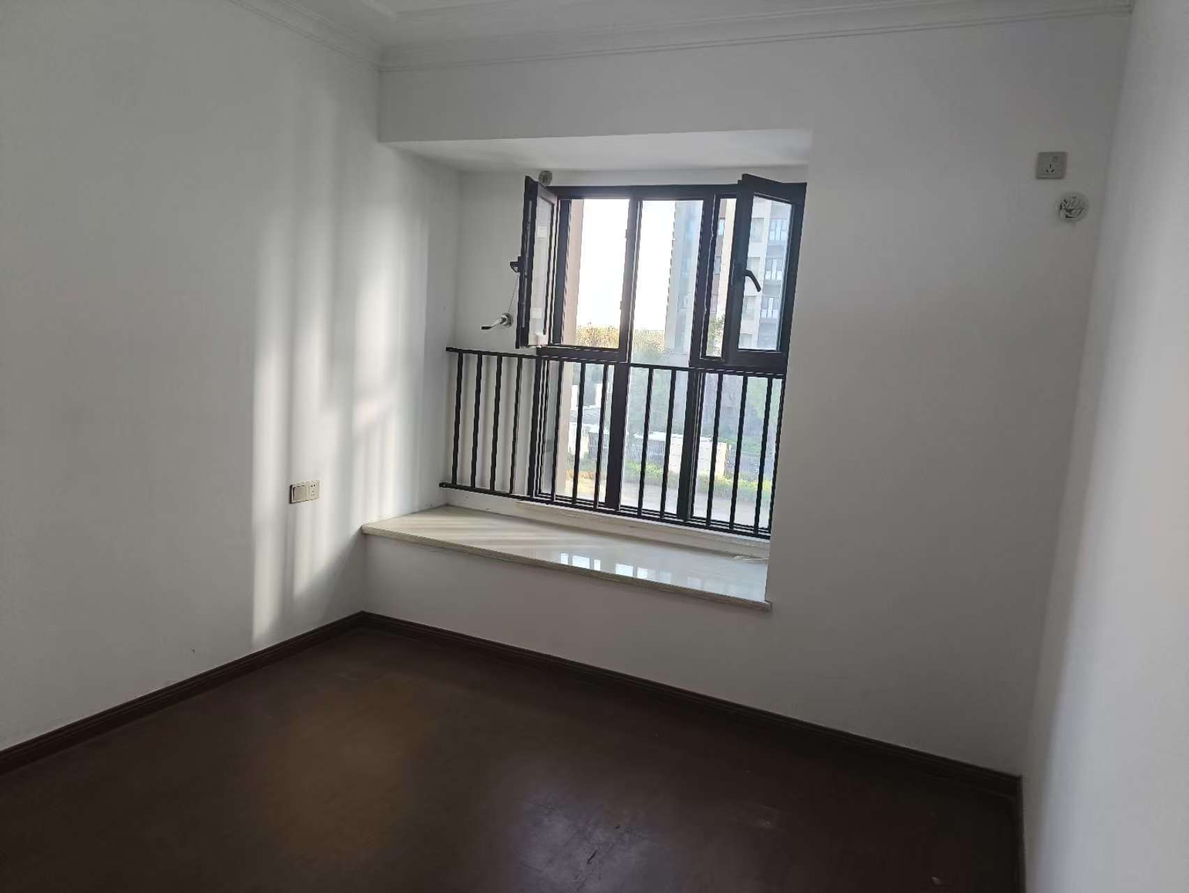 富力院士廷 3室2厅2卫 136m&sup2;