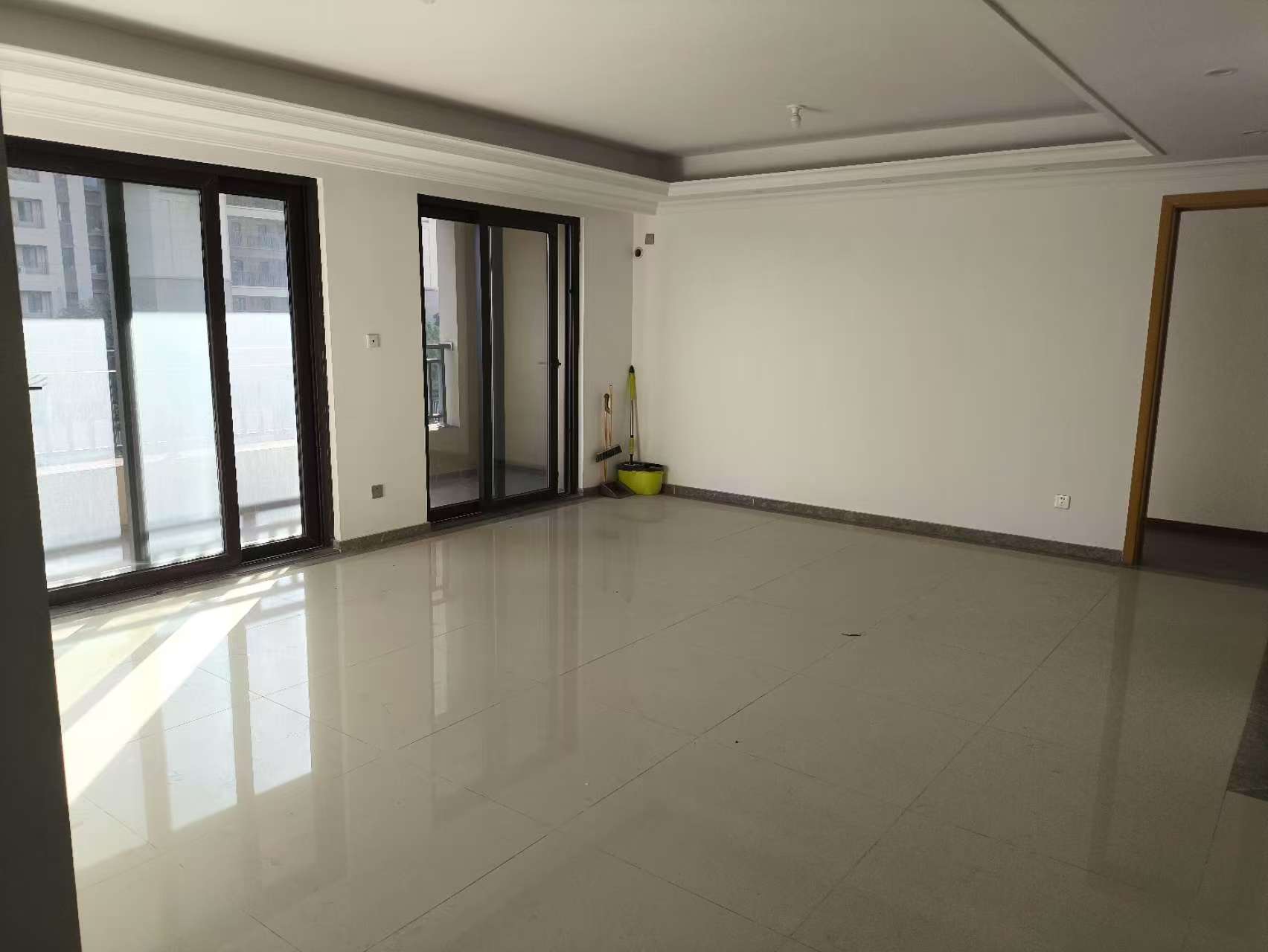富力院士廷 3室2厅2卫 136m²