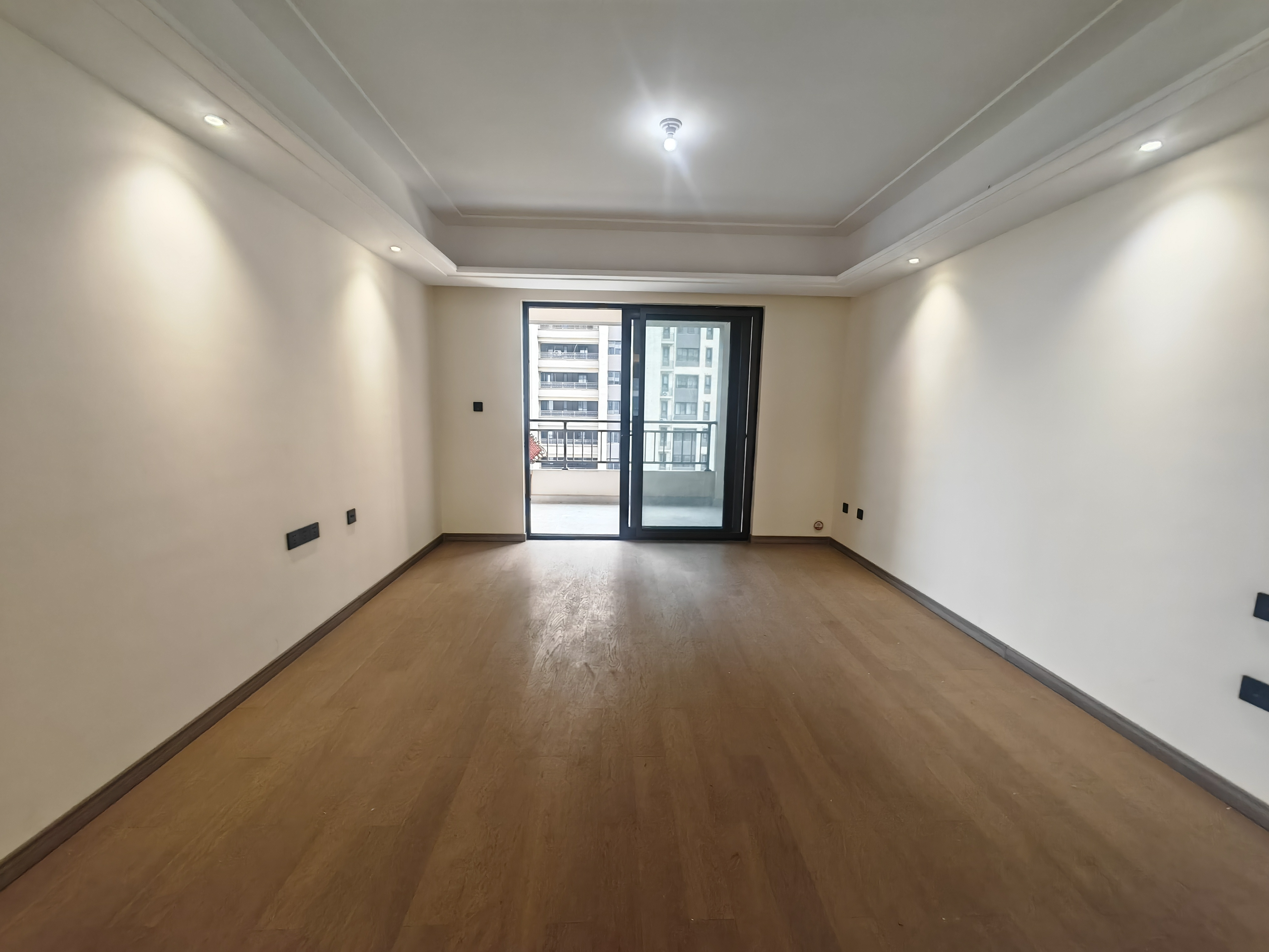 湖山源著 3室2厅2卫 125m²