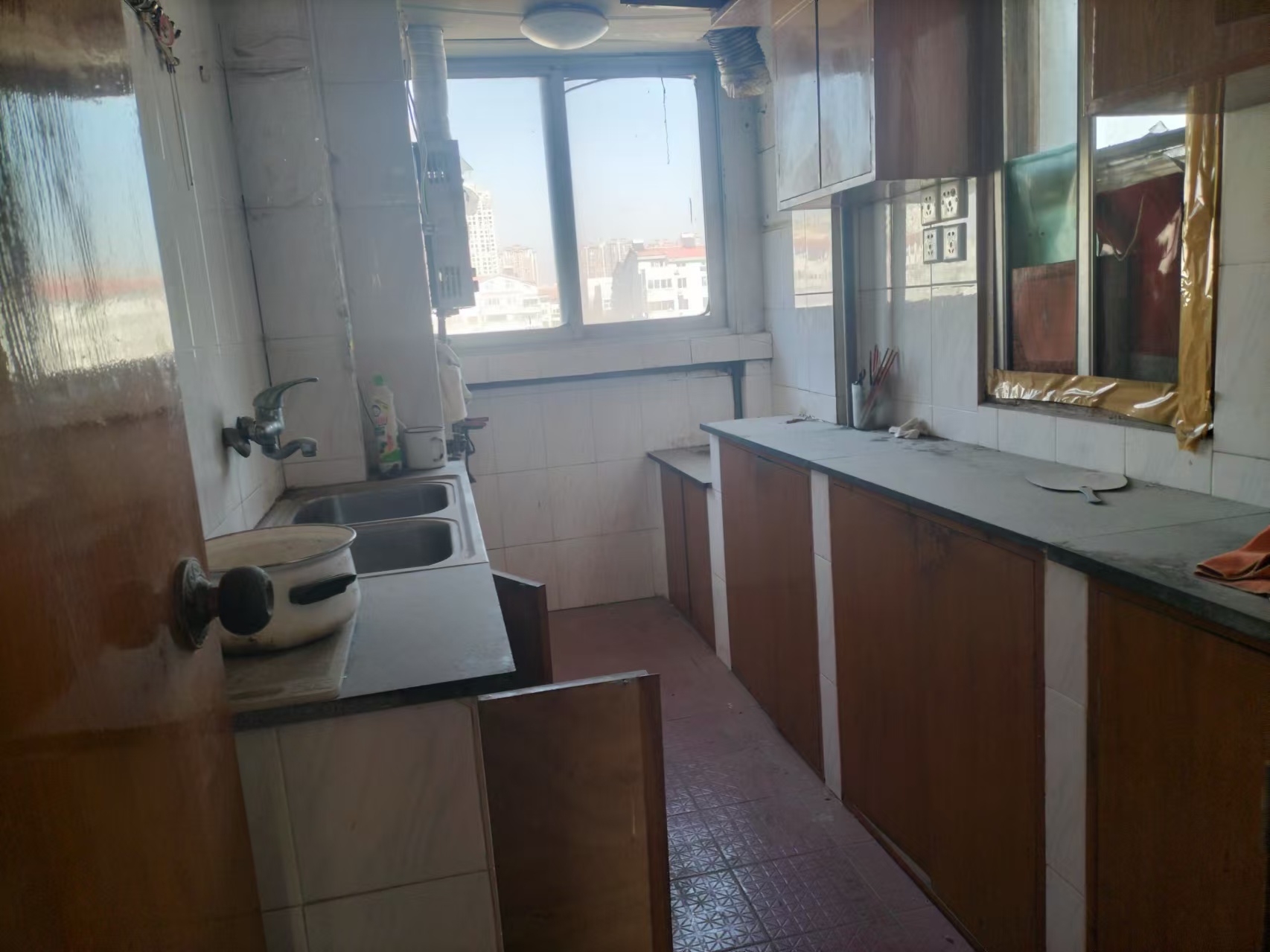 北濠桥东村 4室2厅2卫 64m&sup2;