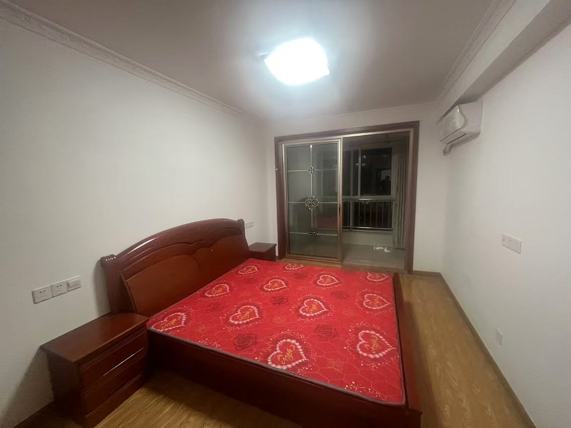 三里墩花苑三期 3室1厅1卫 129m&sup2;