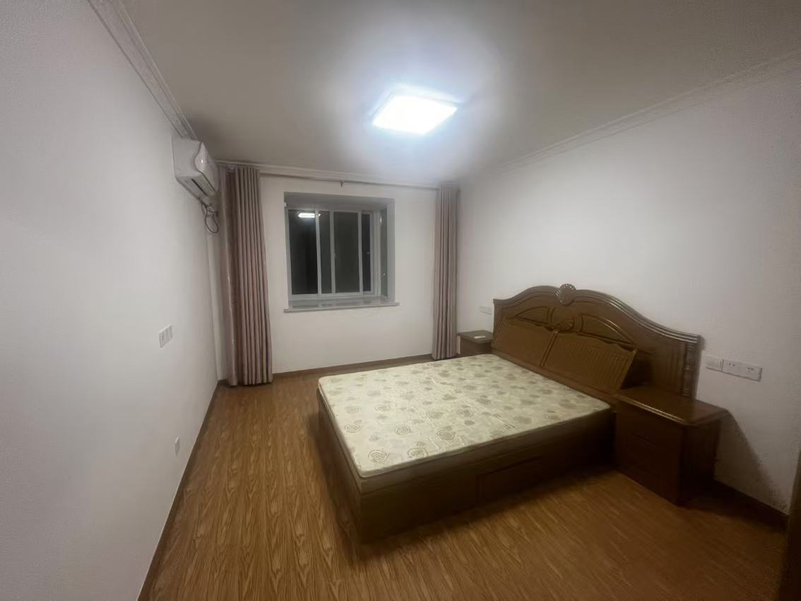 三里墩花苑三期 3室1厅1卫 129m&sup2;