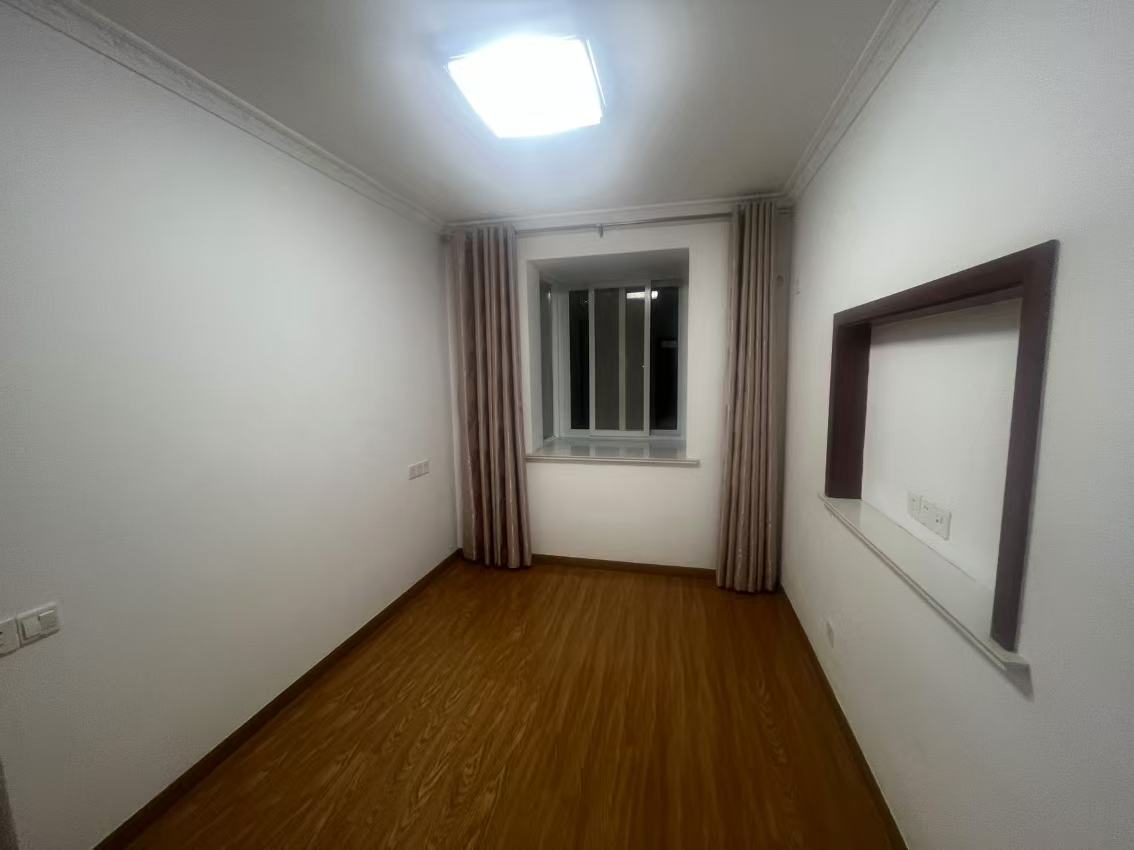三里墩花苑三期 3室1厅1卫 129m&sup2;