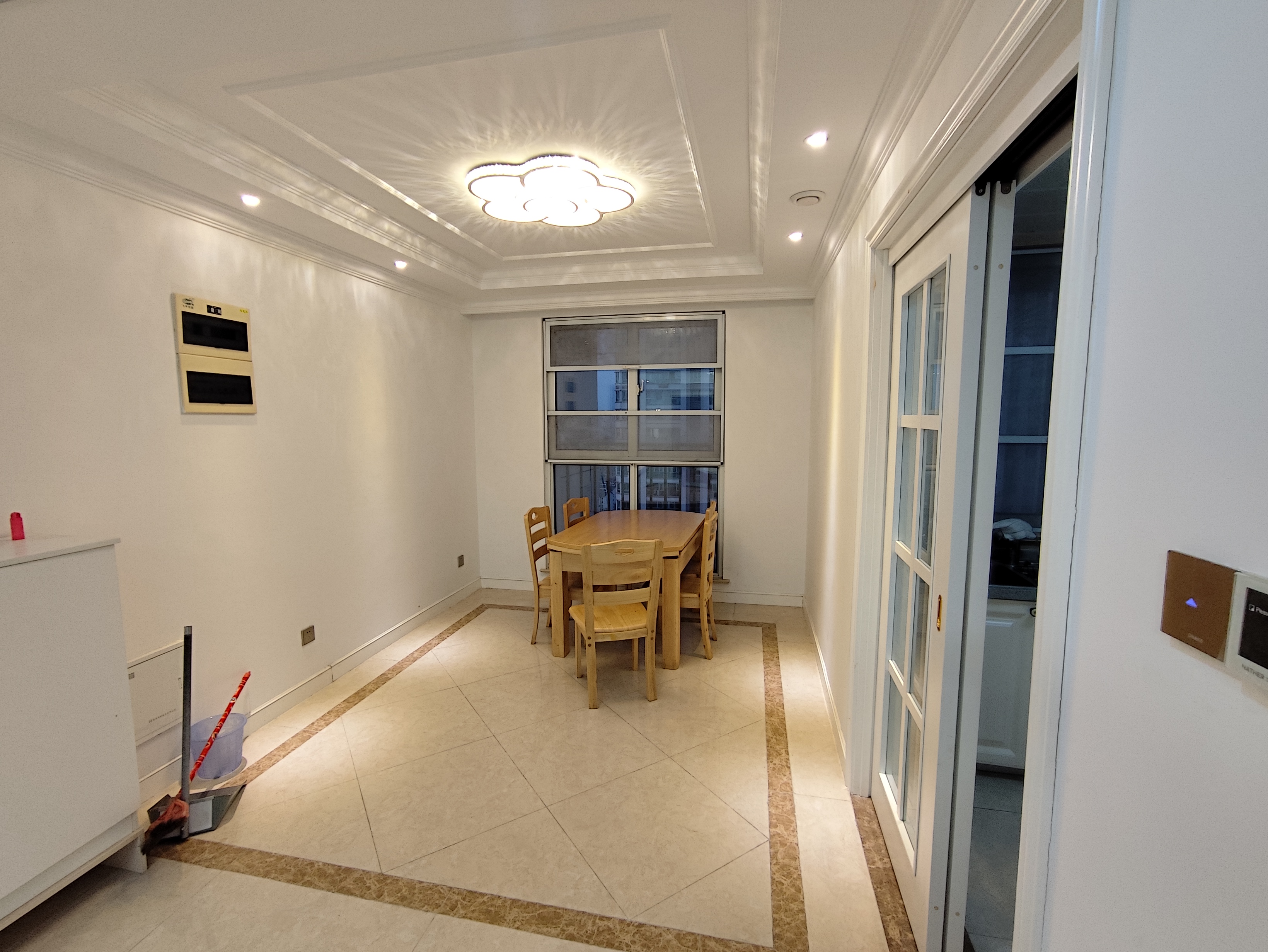 中南世纪花城三期 4室2厅2卫 144m²