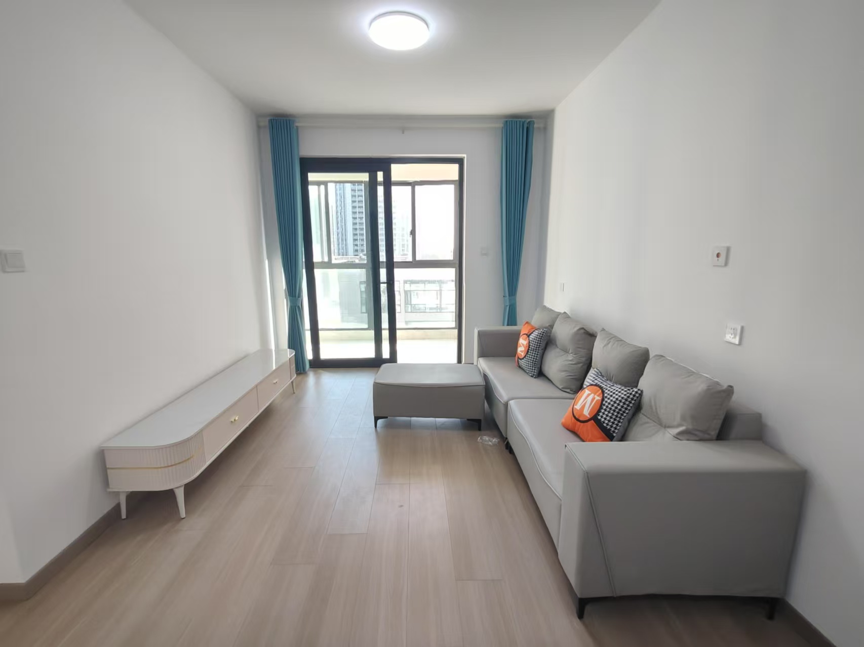 东时区 3室2厅1卫 93m²