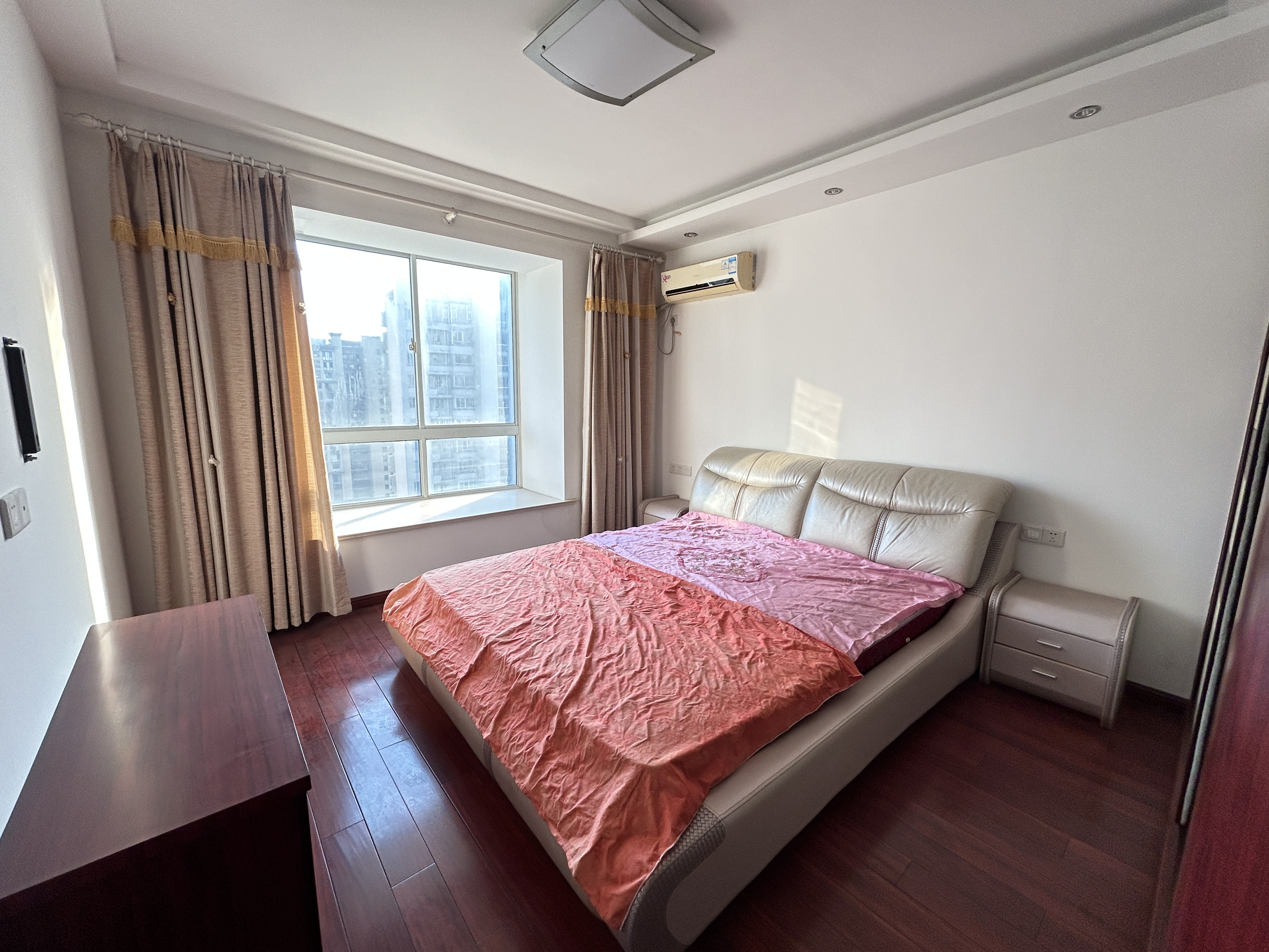 首府名邸 3室2厅2卫 138.8m&sup2;