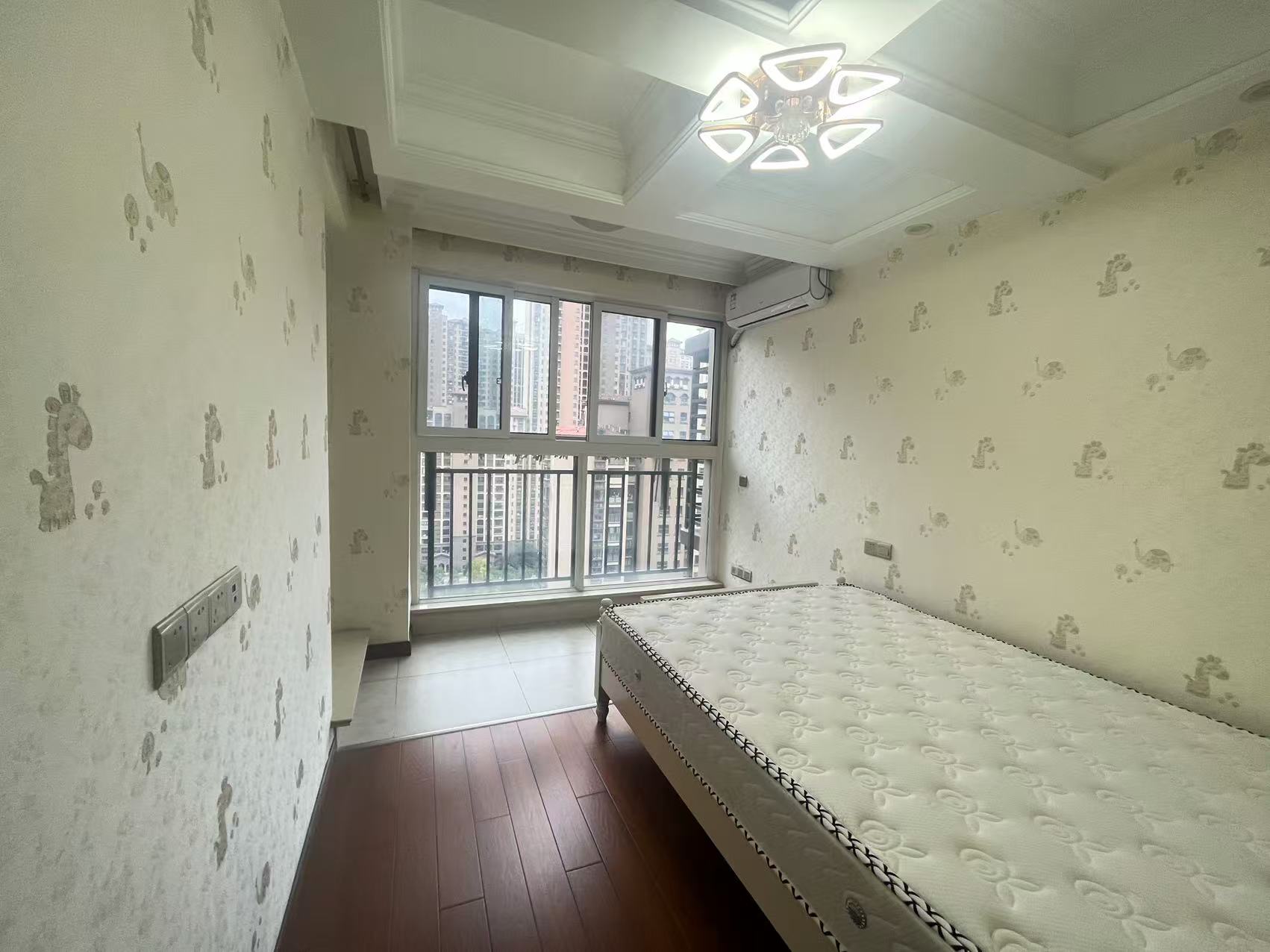 华强城三期 3室2厅2卫 117.00m&sup2;