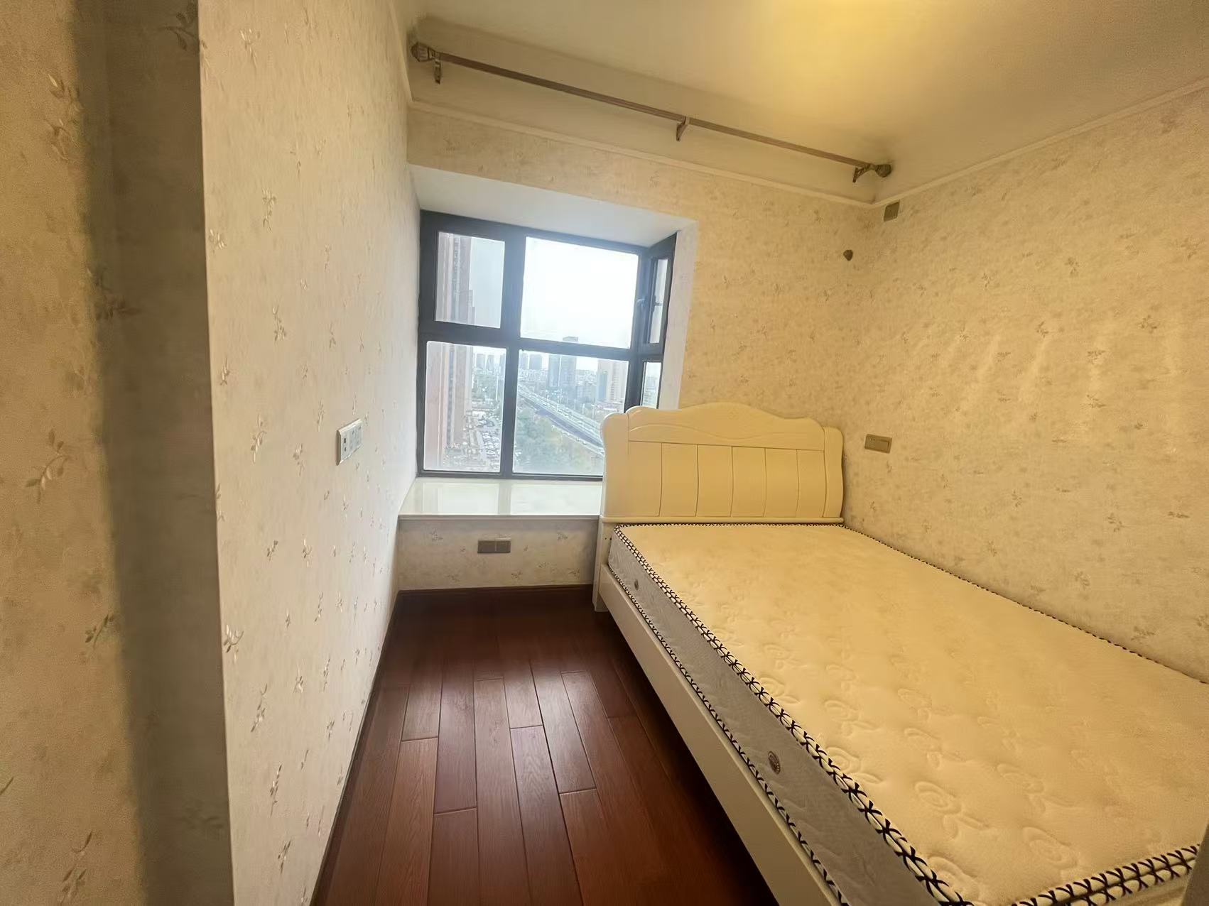 华强城三期 3室2厅2卫 117.00m&sup2;