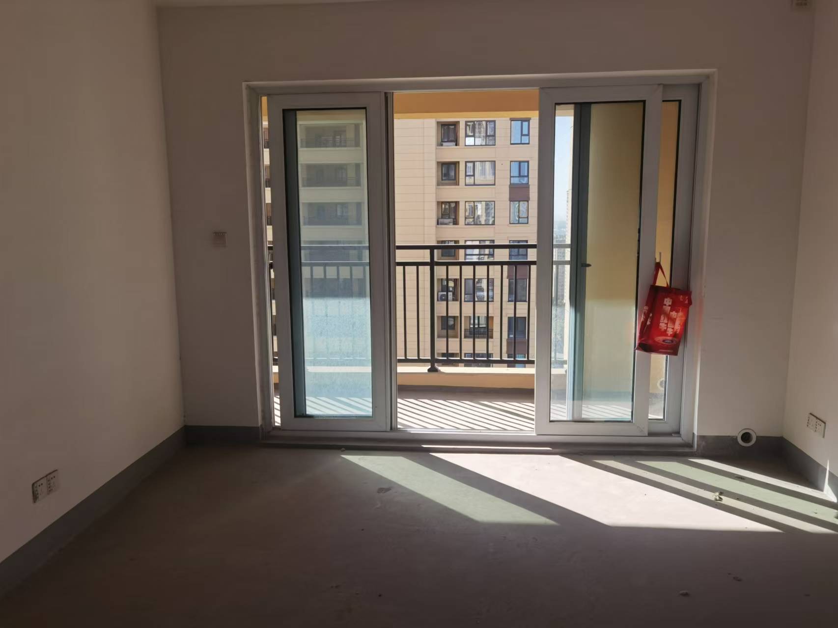 世茂九龙庭 3室2厅2卫 124.67m²