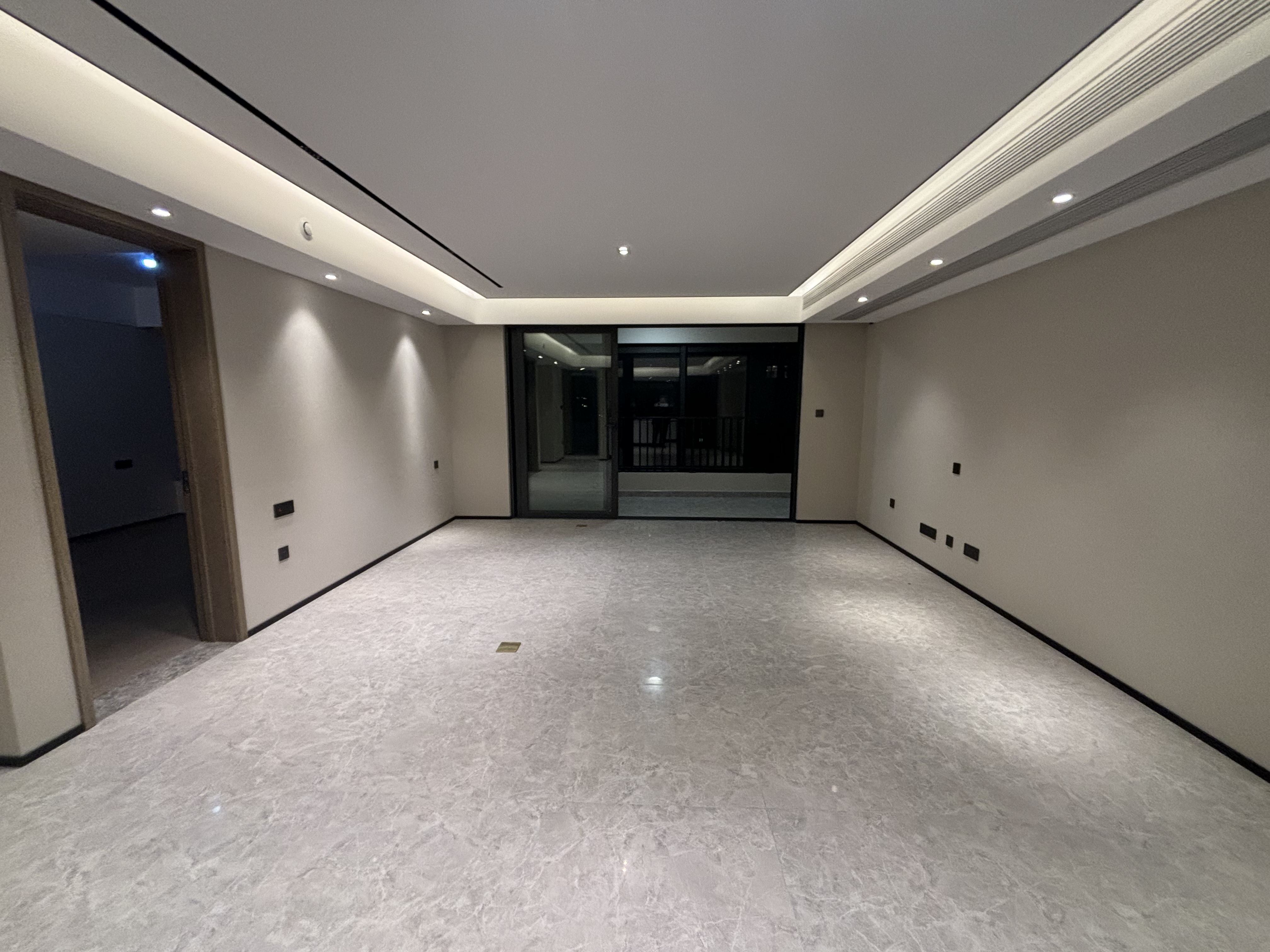 万科官山望 3室2厅2卫 144m²