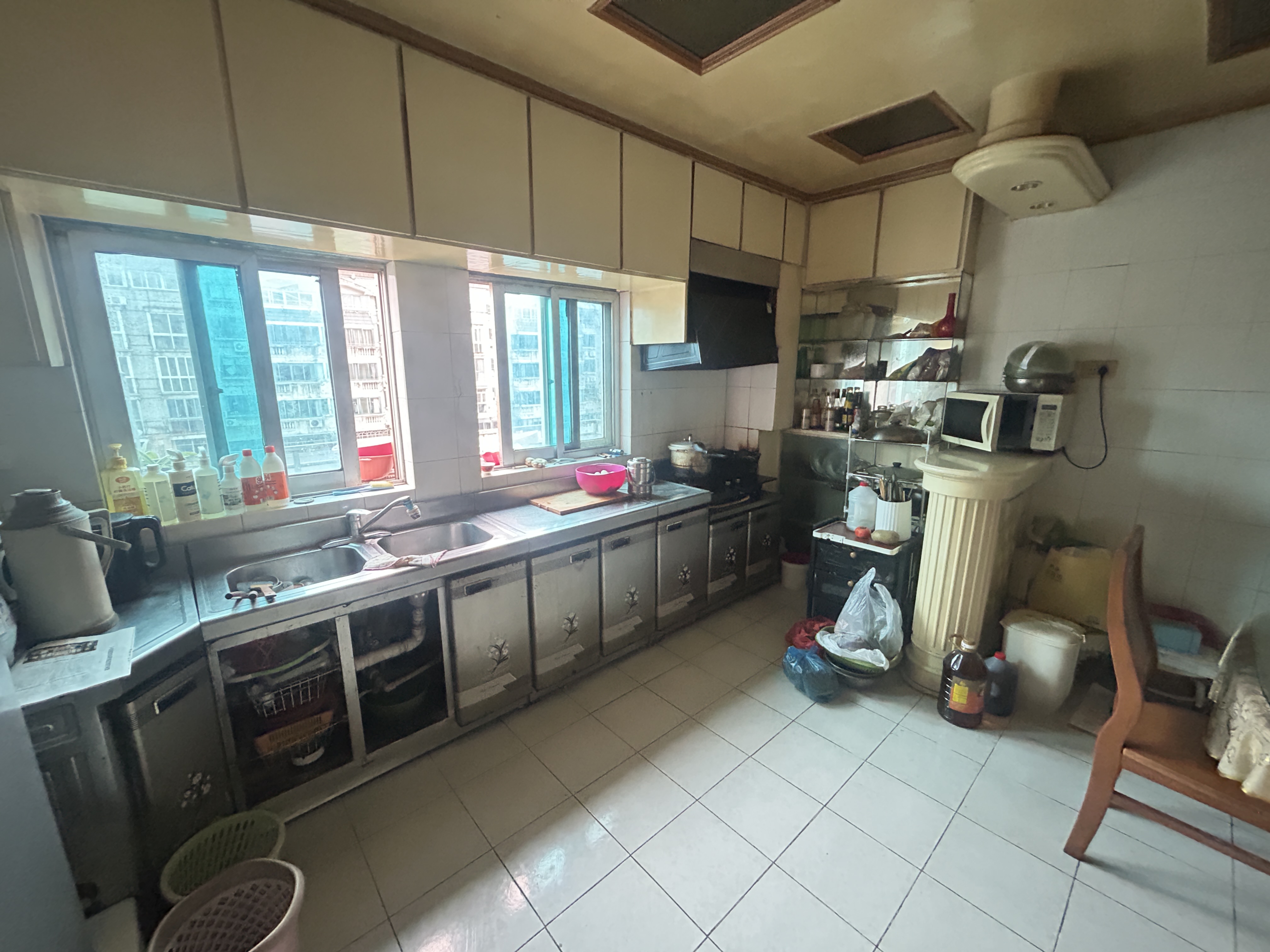 金南小区 3室2厅1卫 122m&sup2;