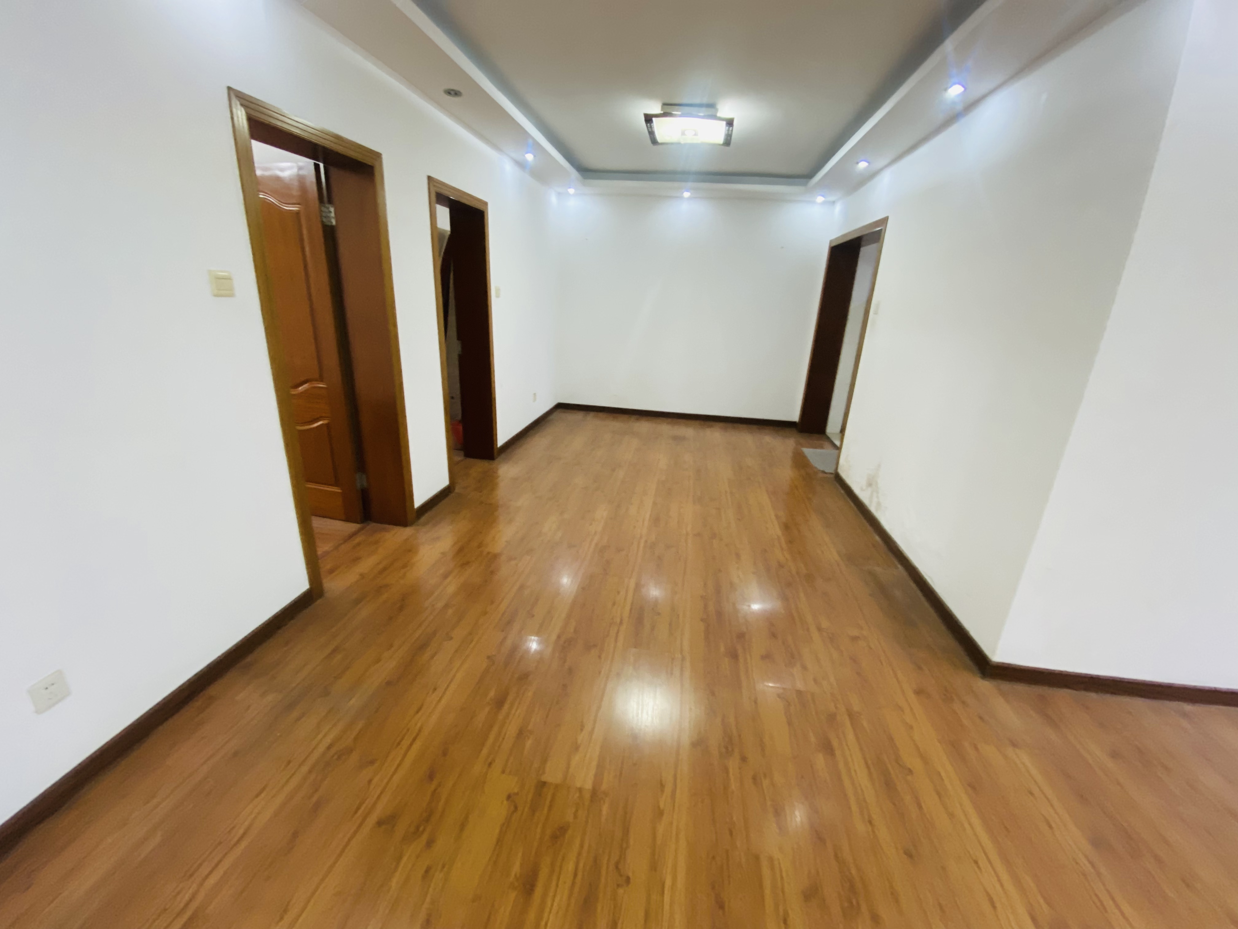 光明南村 3室2厅1卫 124m²