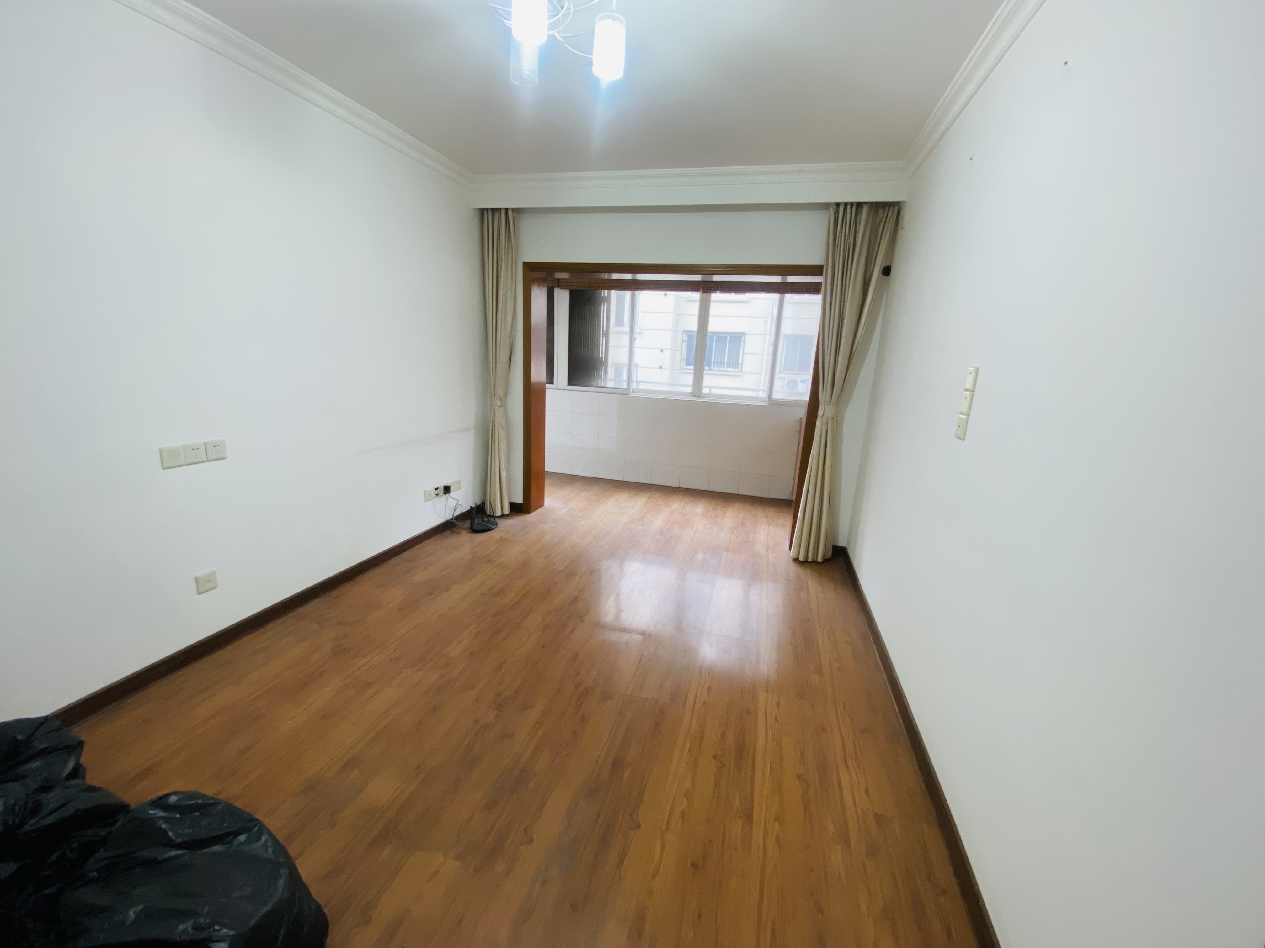 光明南村 3室2厅1卫 124m&sup2;