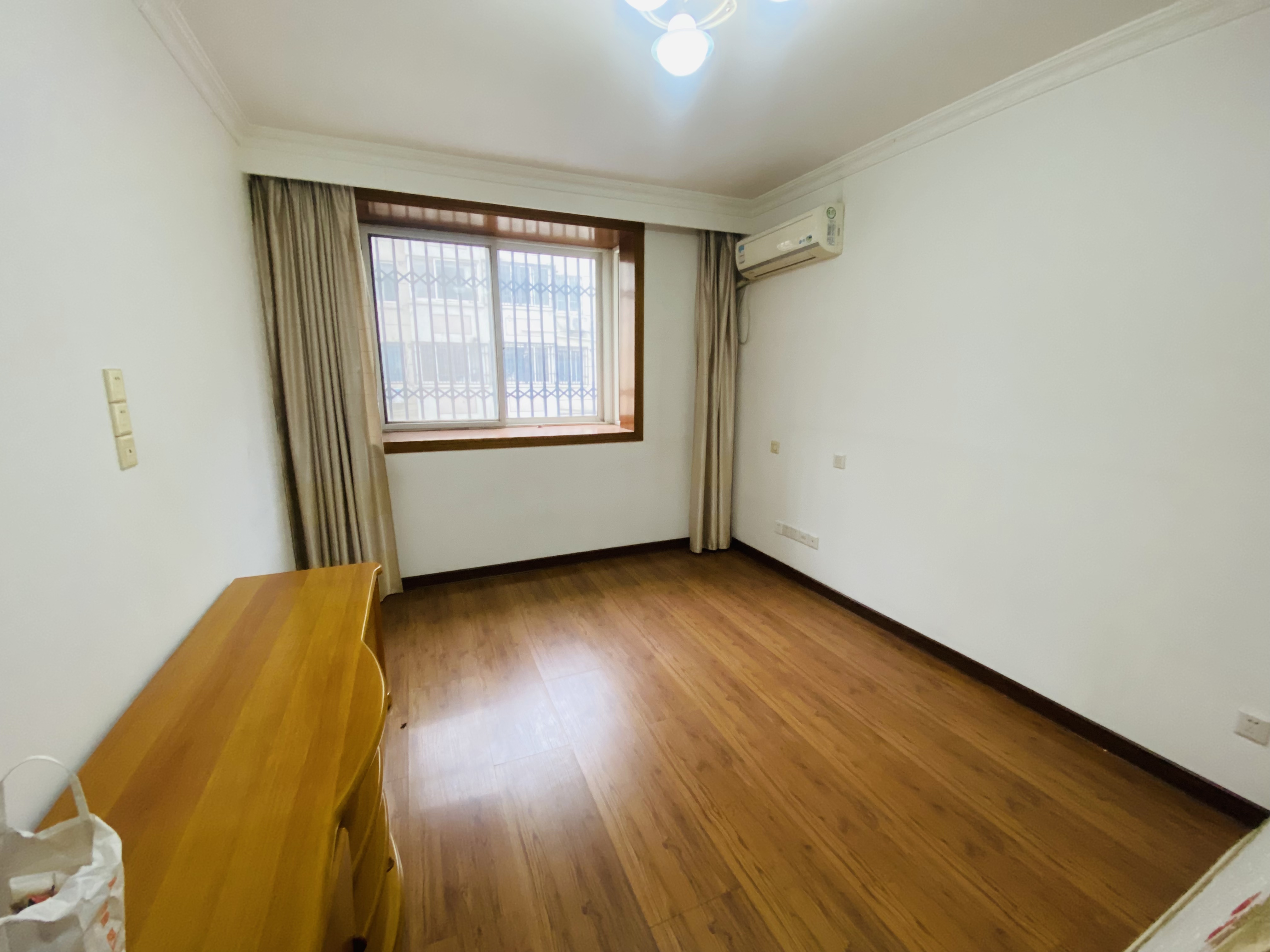 光明南村 3室2厅1卫 124m&sup2;