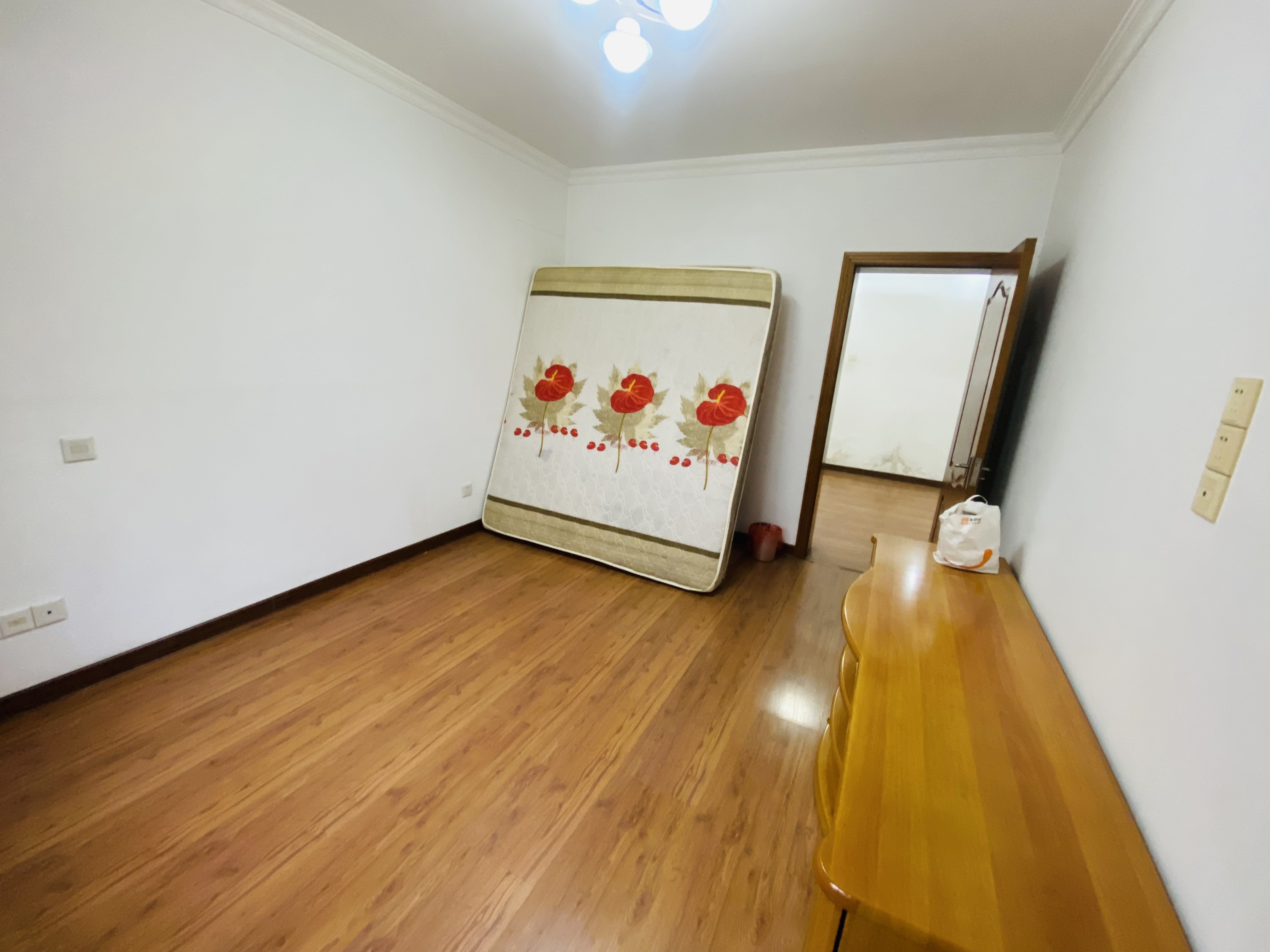 光明南村 3室2厅1卫 124m&sup2;