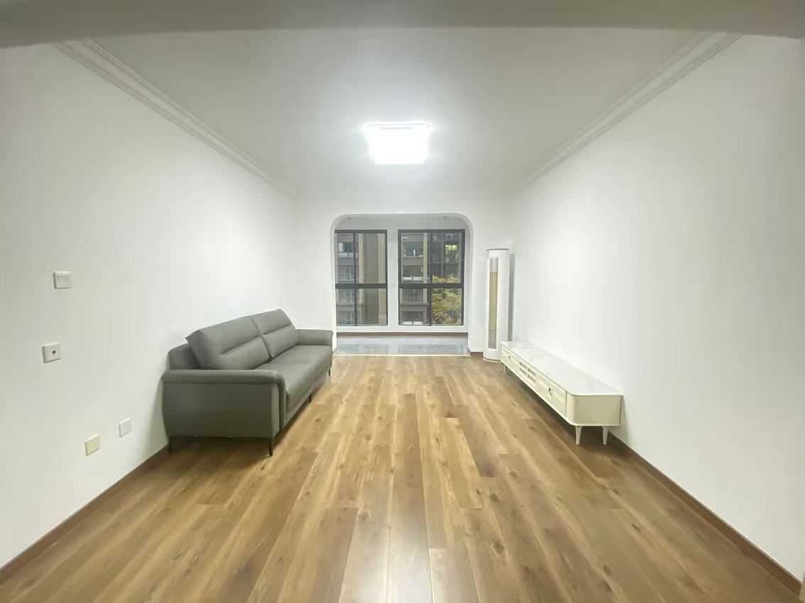 红星嘉苑 3室2厅2卫 131.52m²
