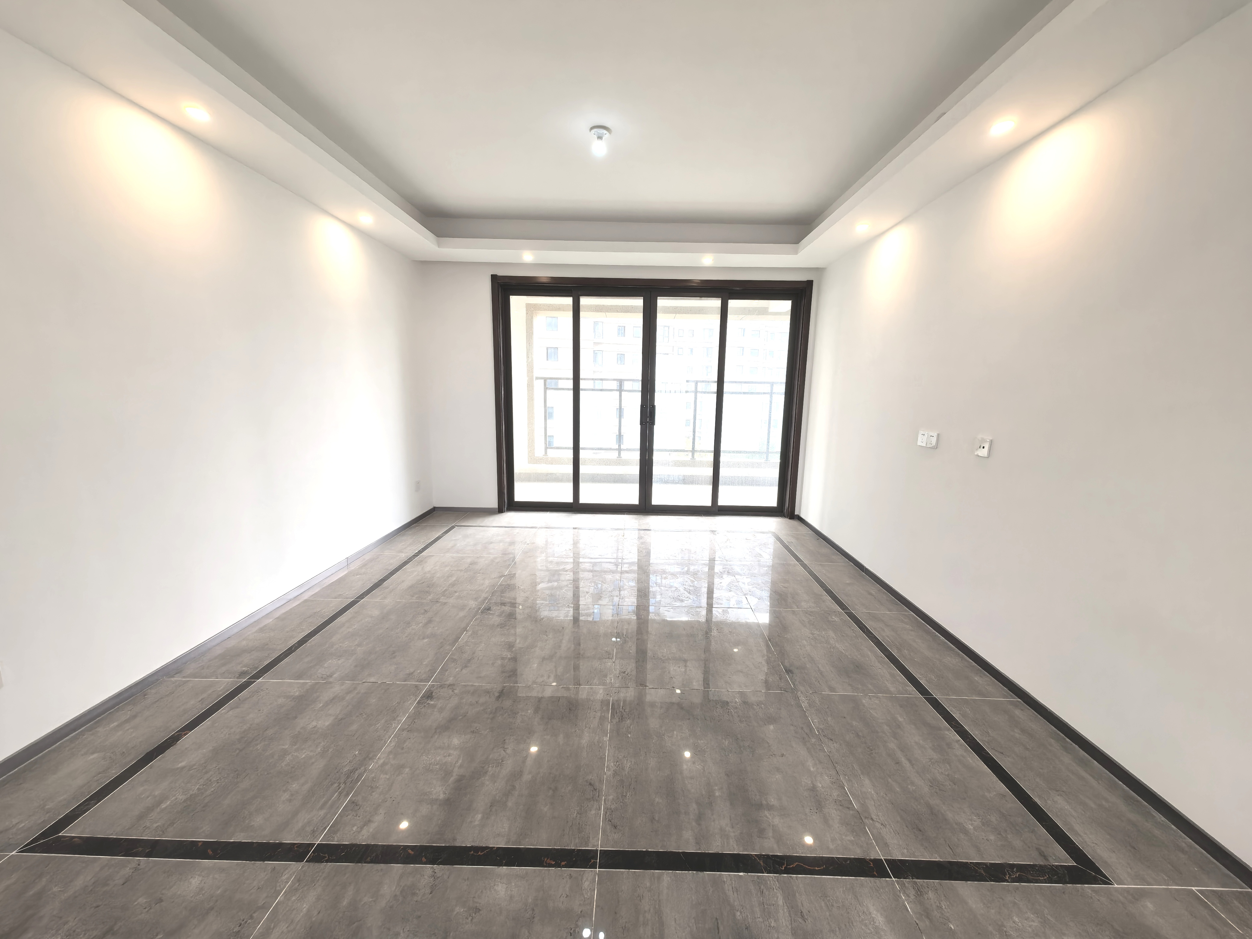 远创樾府 3室2厅2卫 130m²