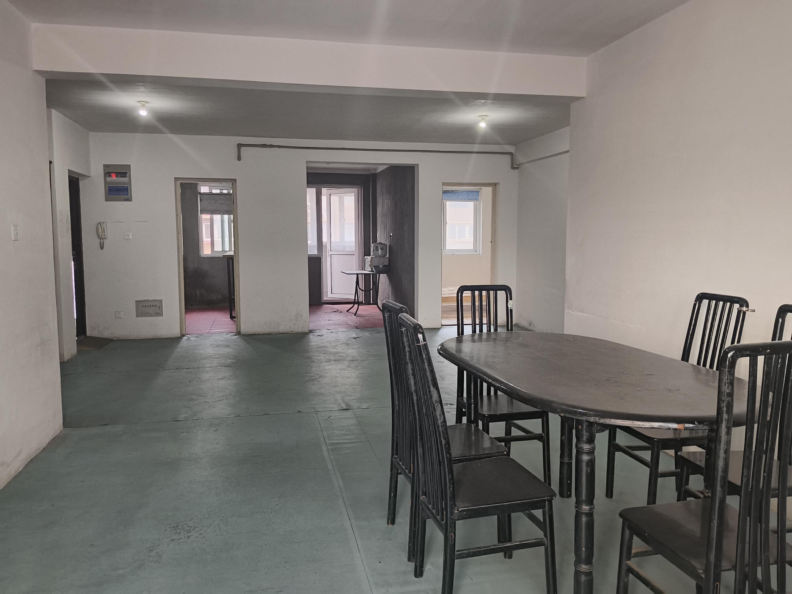 兴和家园 3室2厅1卫 140.00m²