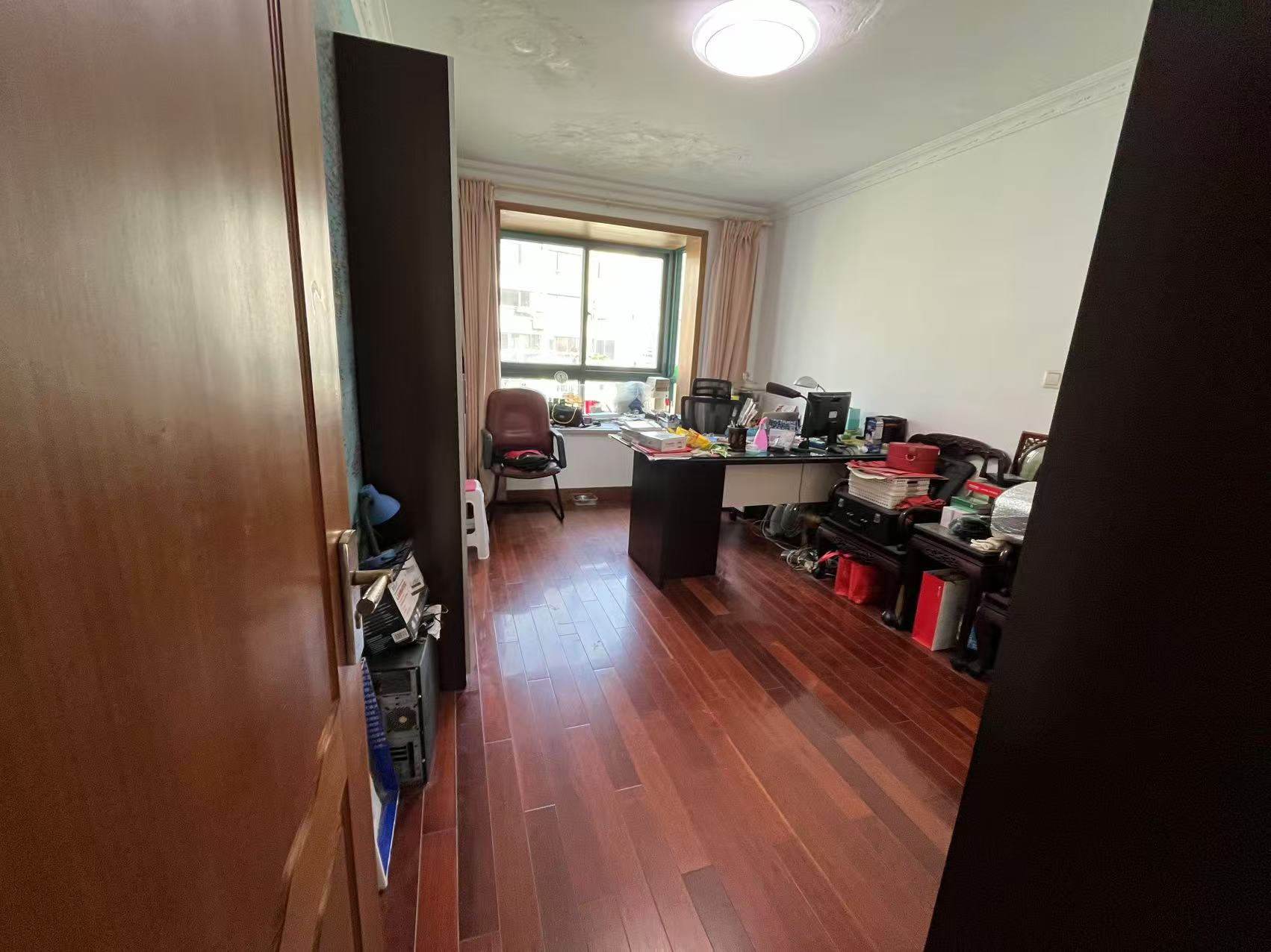 都市华城 5室2厅3卫 212.65m²